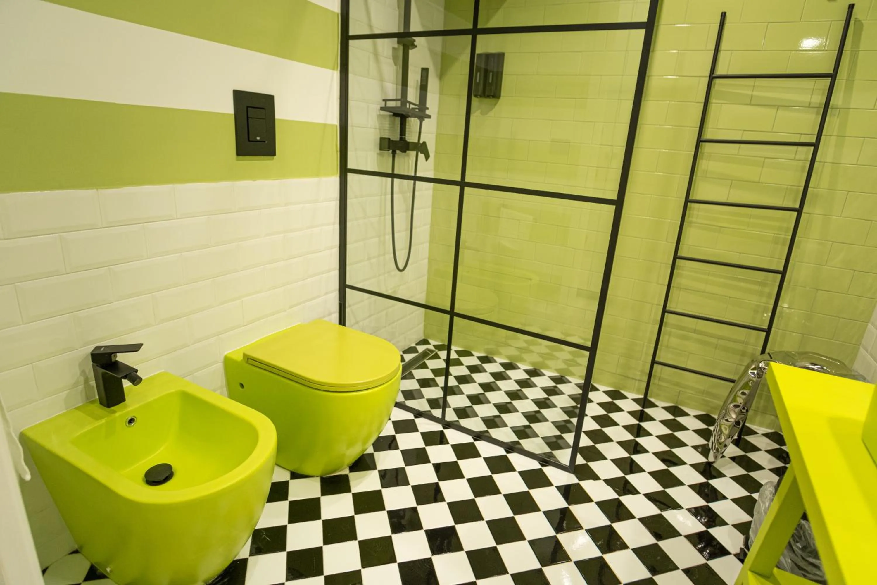 Shower in Palazzo Sebeto