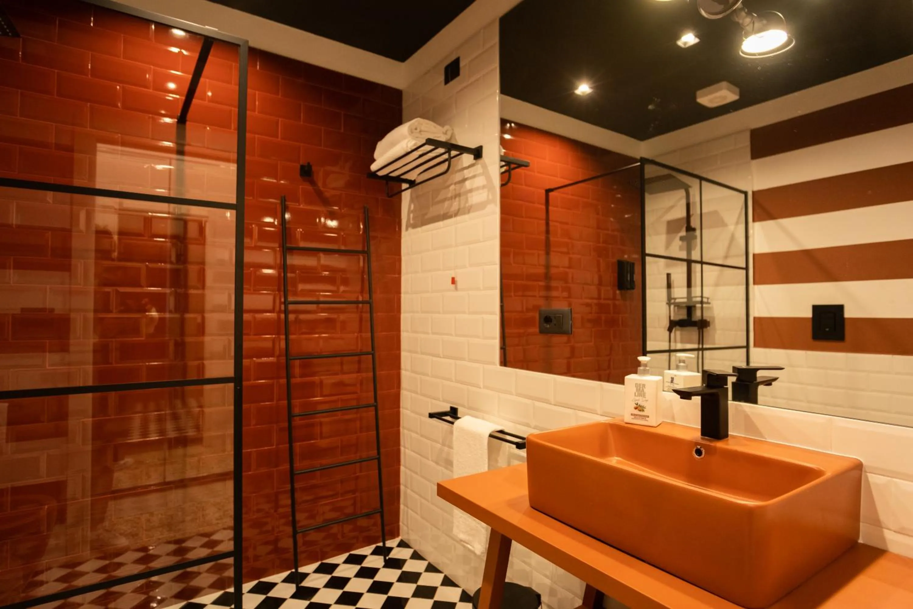 Shower in Palazzo Sebeto