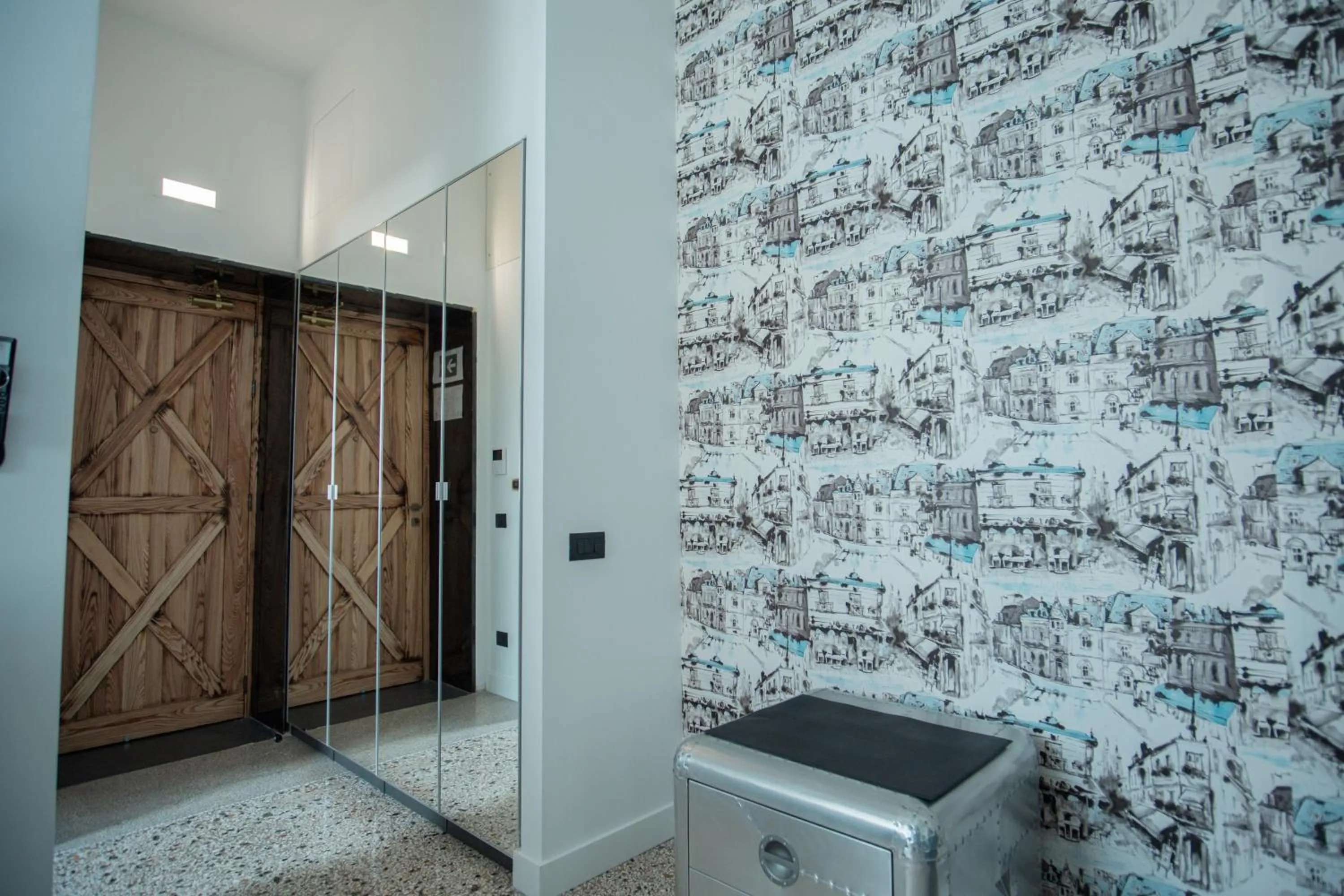 Decorative detail in Palazzo Sebeto