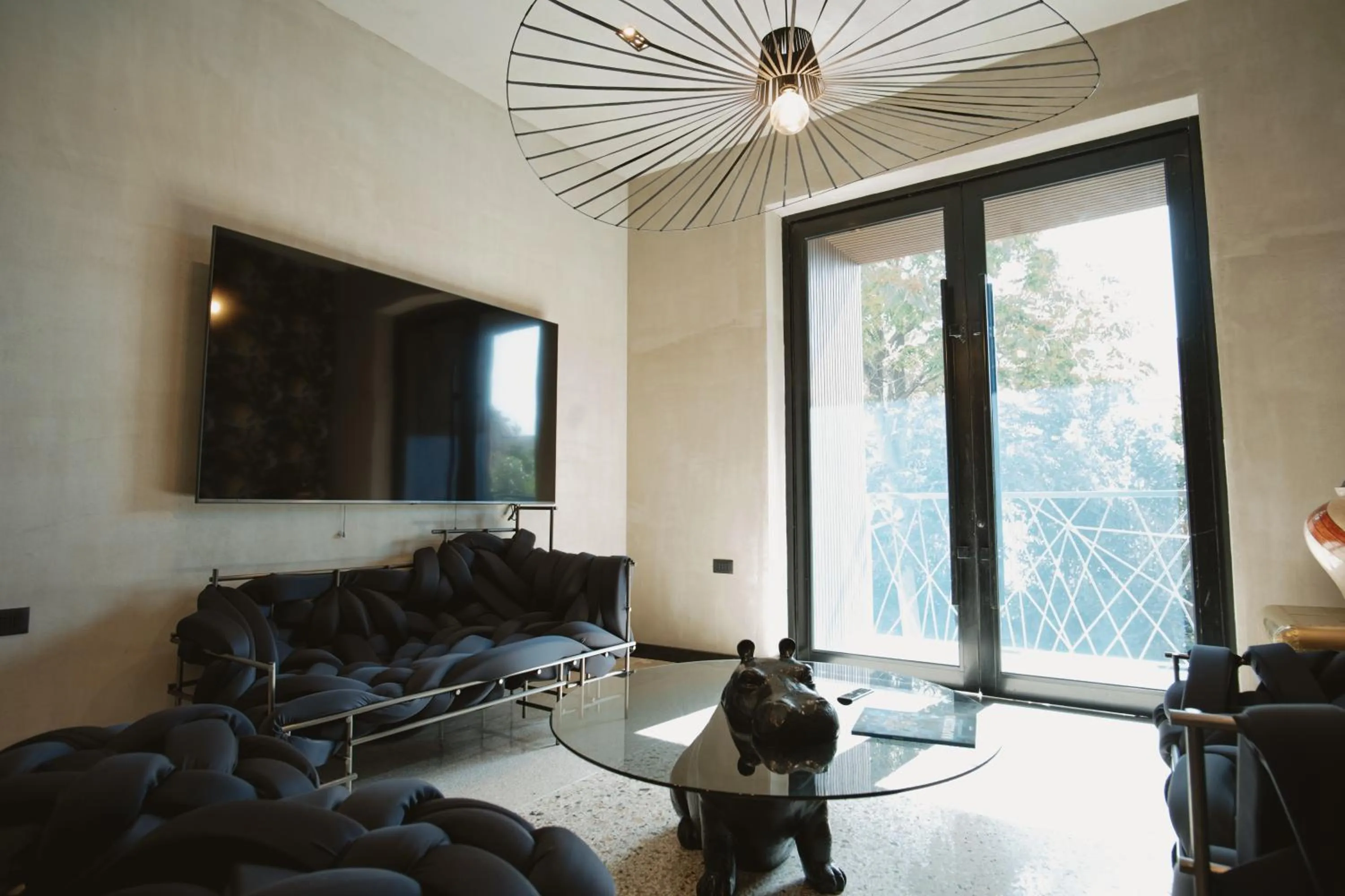 Communal lounge/ TV room in Palazzo Sebeto