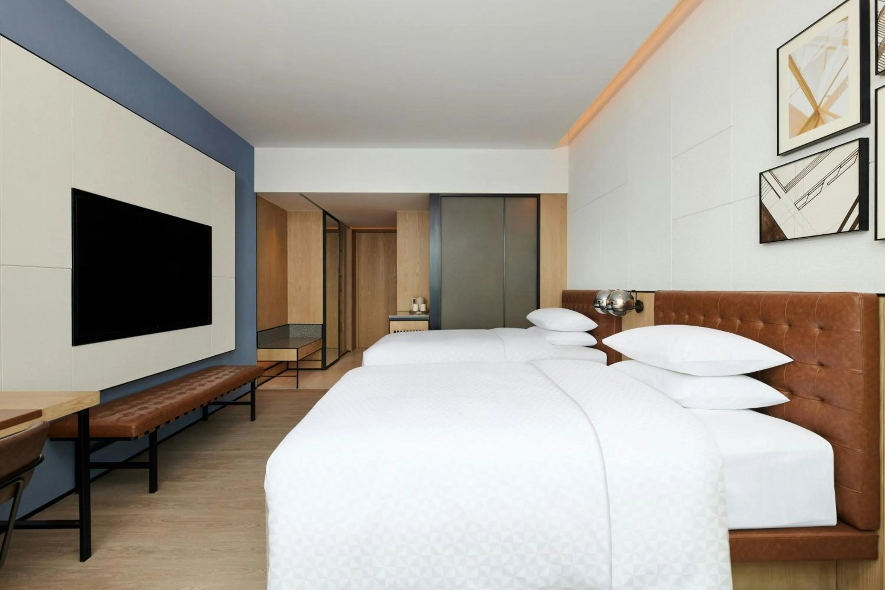 Photo of the whole room, Bed in Four Points by Sheraton Shanghai International Tourism and Resorts Zone