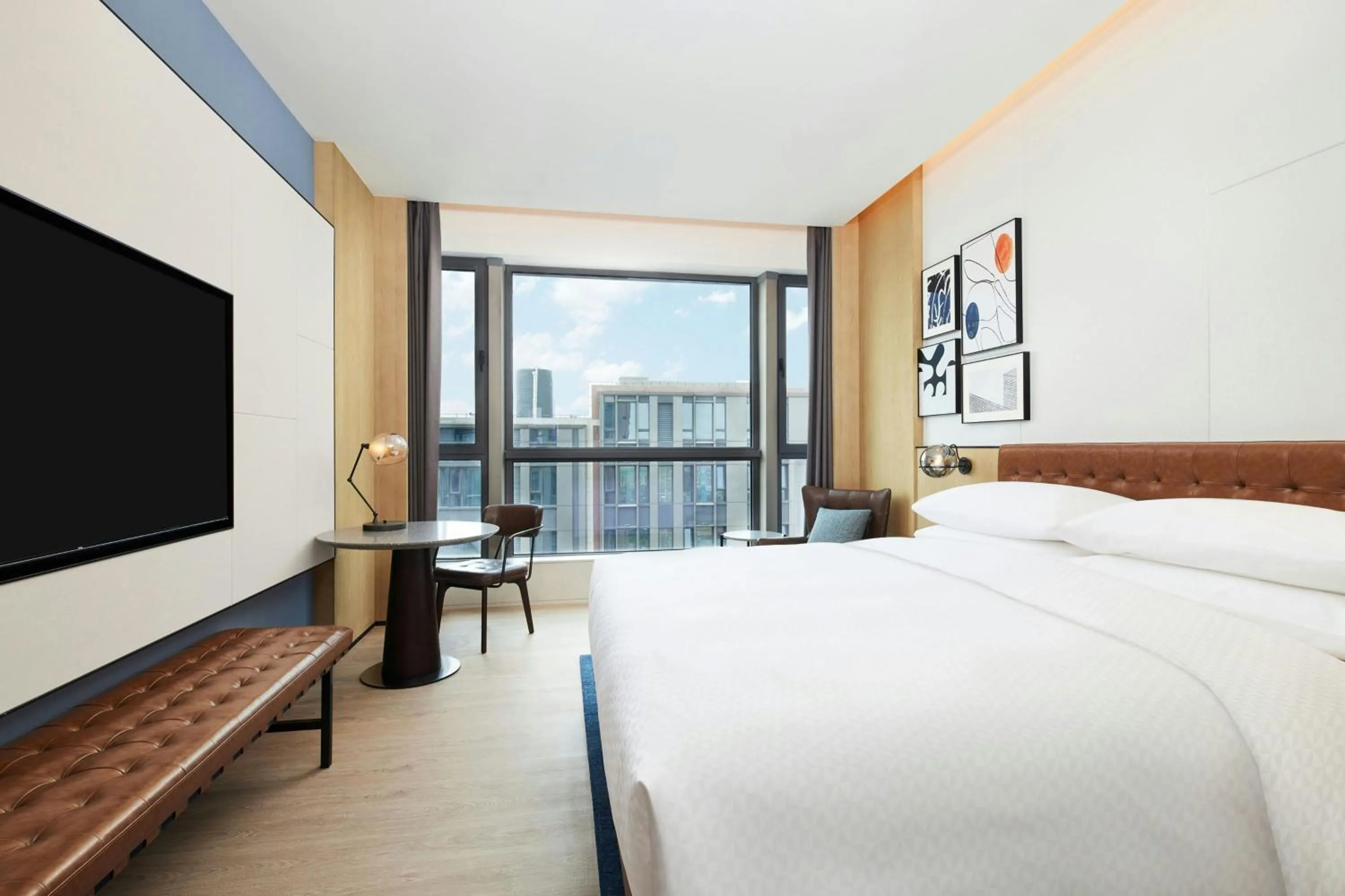 Photo of the whole room, Bed in Four Points by Sheraton Shanghai International Tourism and Resorts Zone