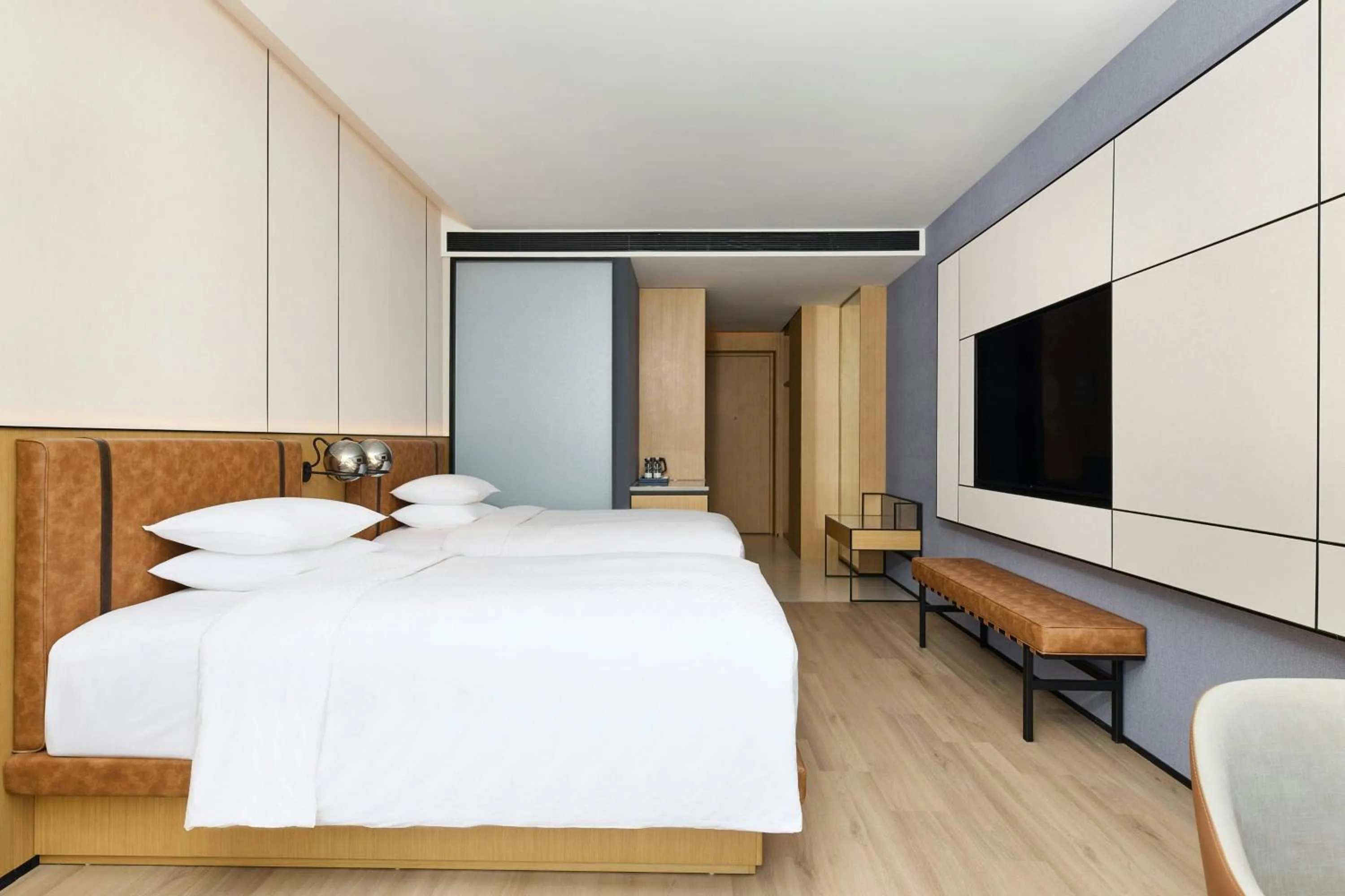Photo of the whole room, Bed in Four Points by Sheraton Qingdao, Chengyang East