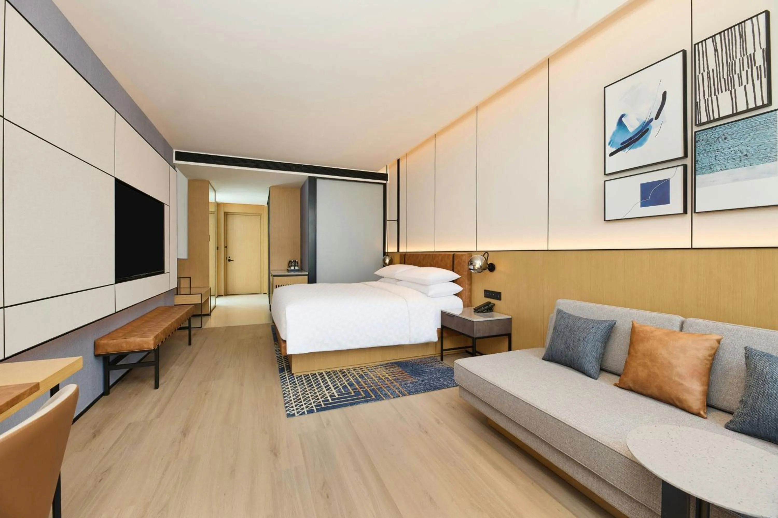 Photo of the whole room, Bed in Four Points by Sheraton Qingdao, Chengyang East