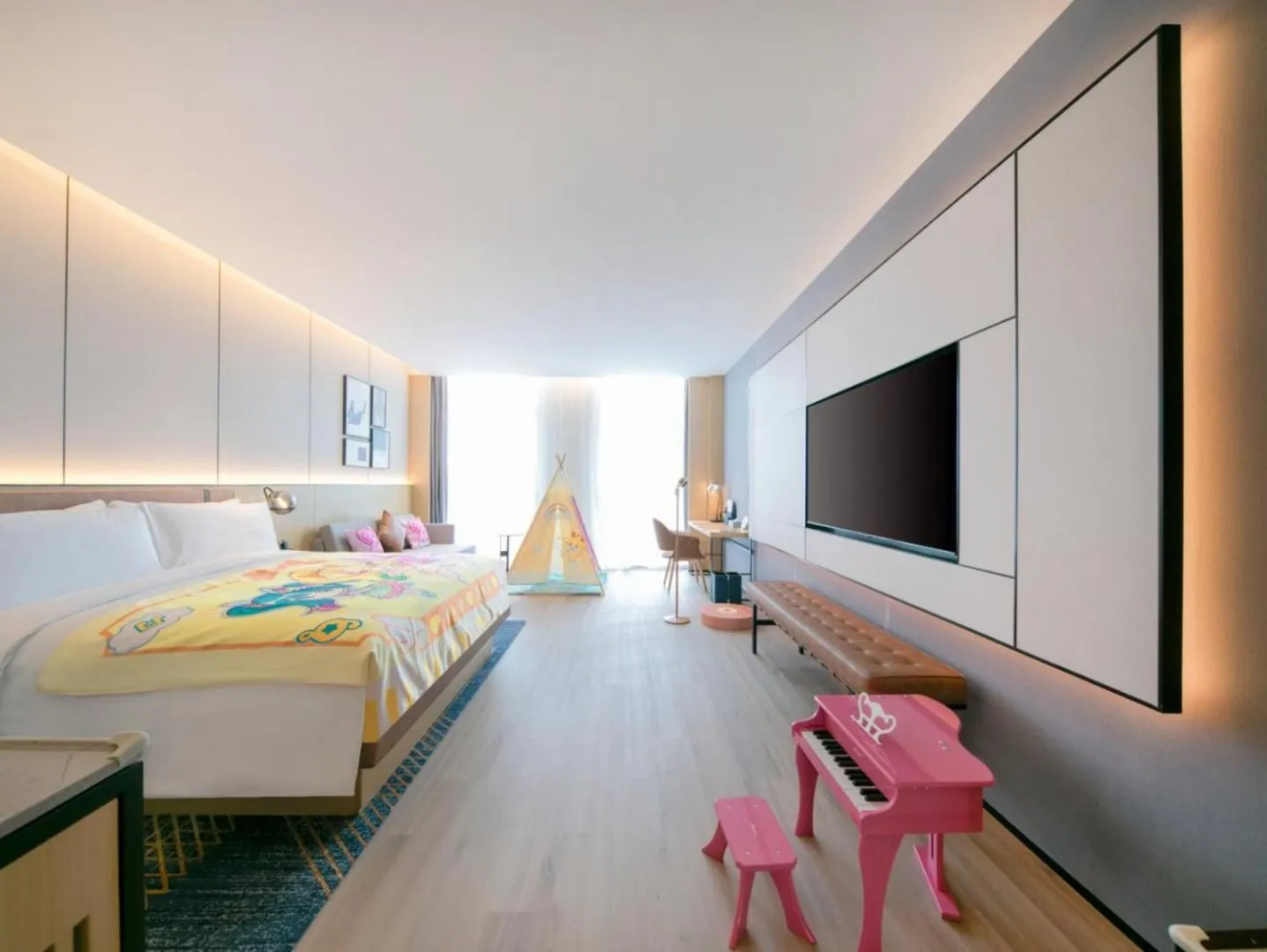 room service, Bed in Four Points by Sheraton Qingdao, Chengyang East