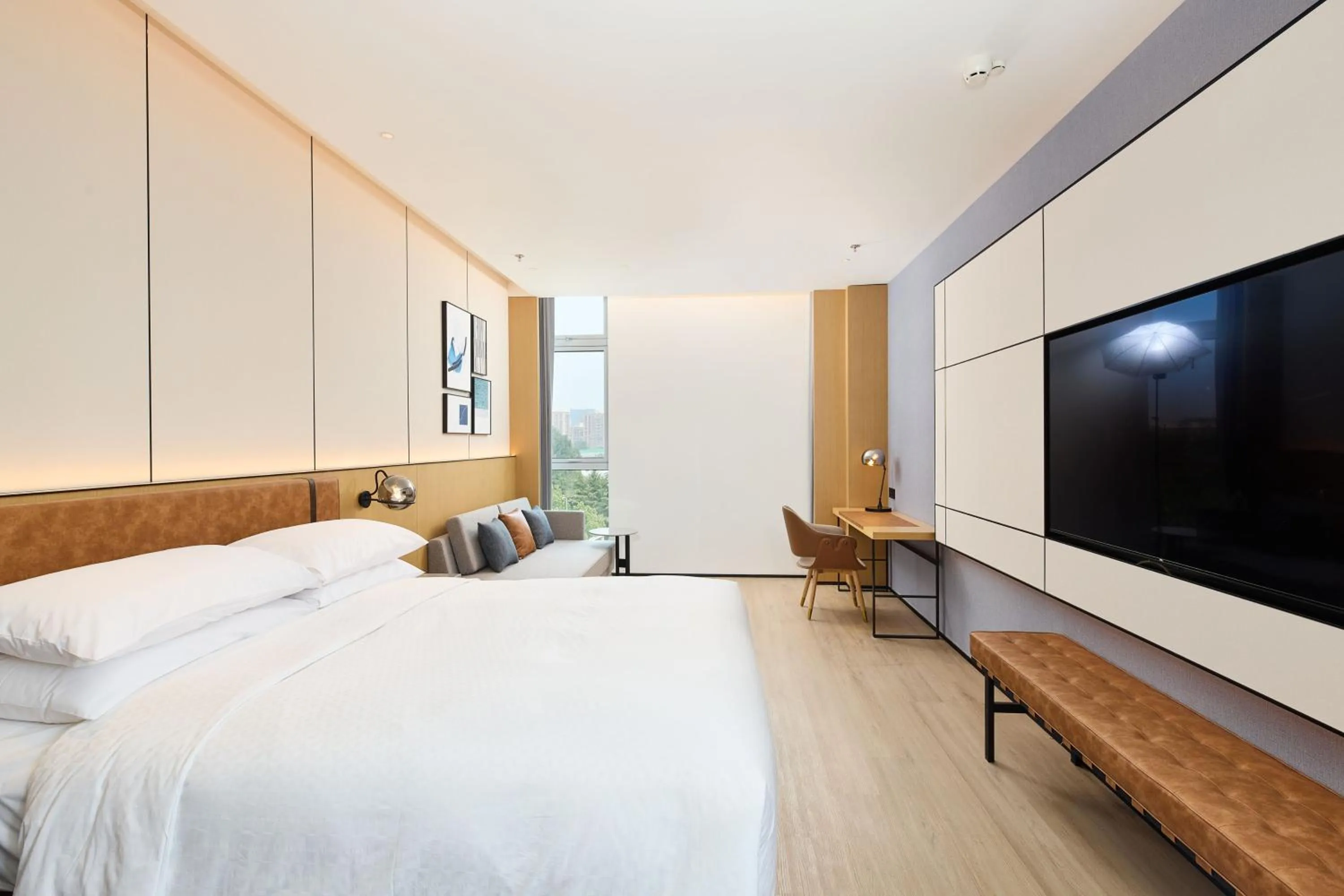 Photo of the whole room, Bed in Four Points by Sheraton Qingdao, Chengyang East