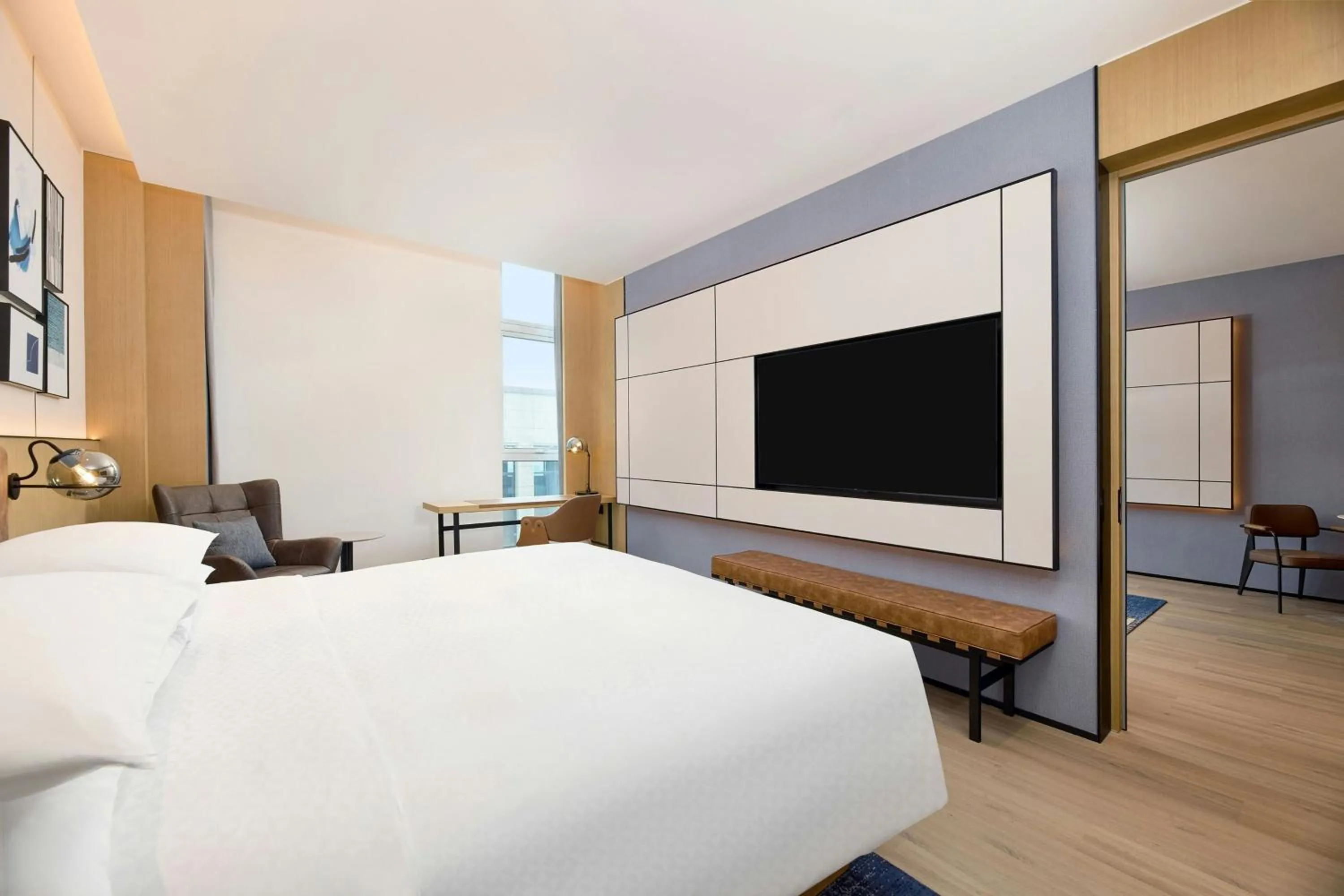 Photo of the whole room, Bed in Four Points by Sheraton Qingdao, Chengyang East