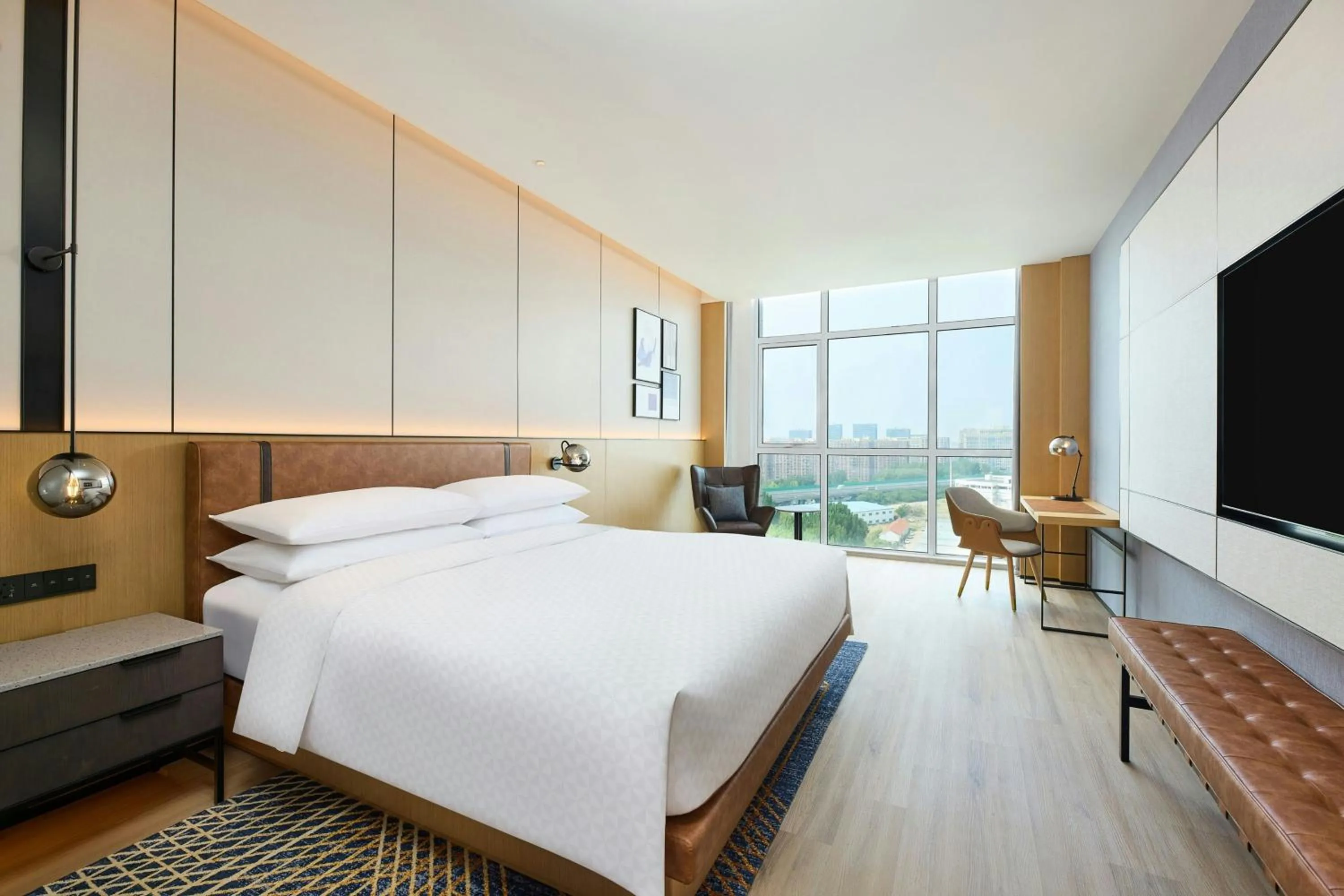 Photo of the whole room, Bed in Four Points by Sheraton Qingdao, Chengyang East