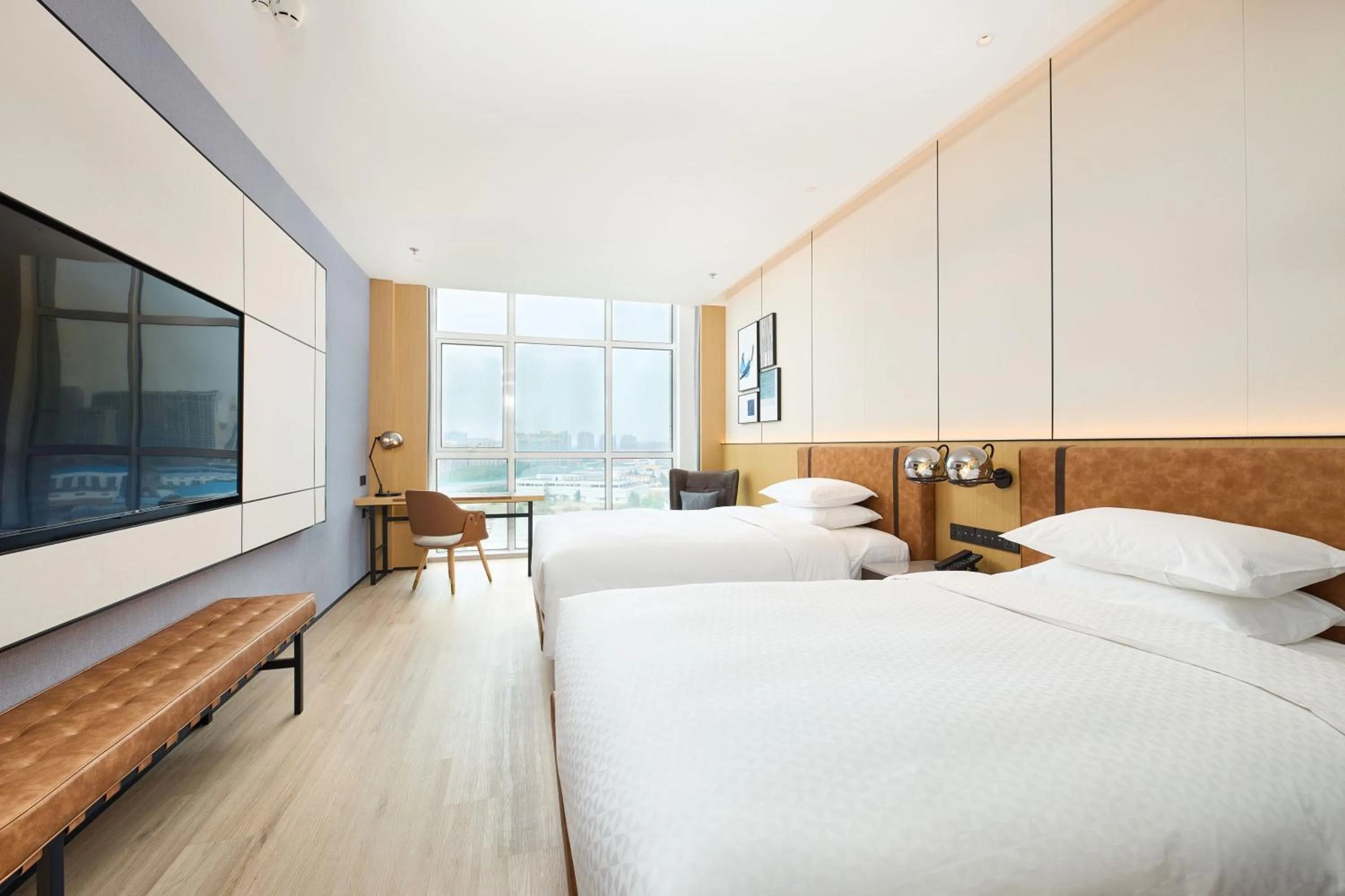 Photo of the whole room, Bed in Four Points by Sheraton Qingdao, Chengyang East