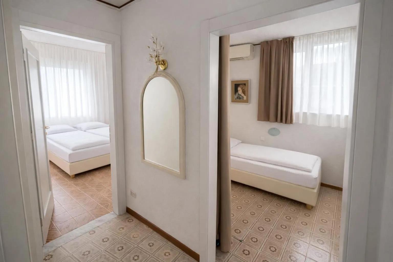 Family Room with Lake View in Hotel Villa Margherita