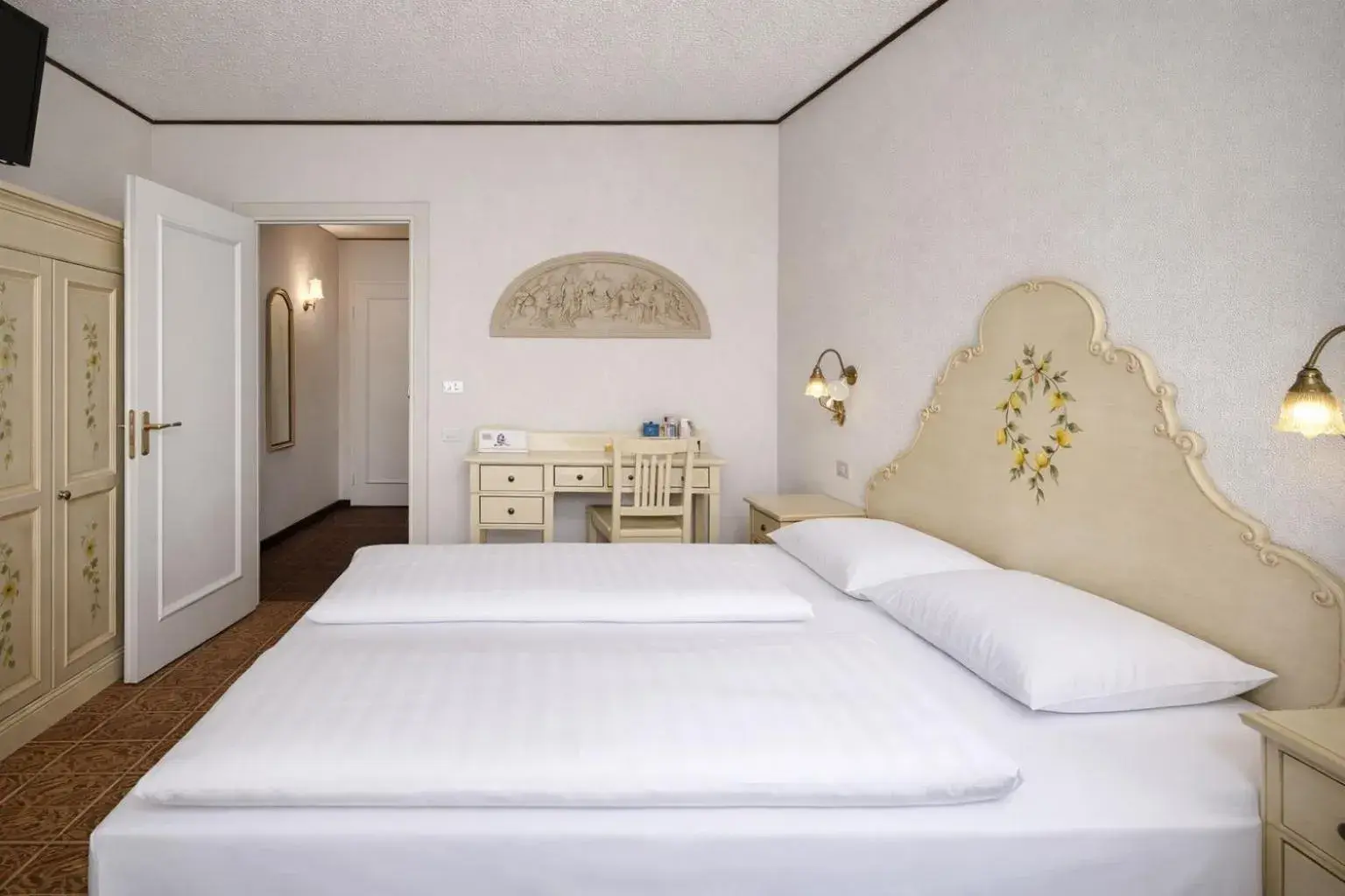 Standard Double Room with Lake View in Hotel Villa Margherita Standard Double Room with Lake View in Hotel Villa Margherita