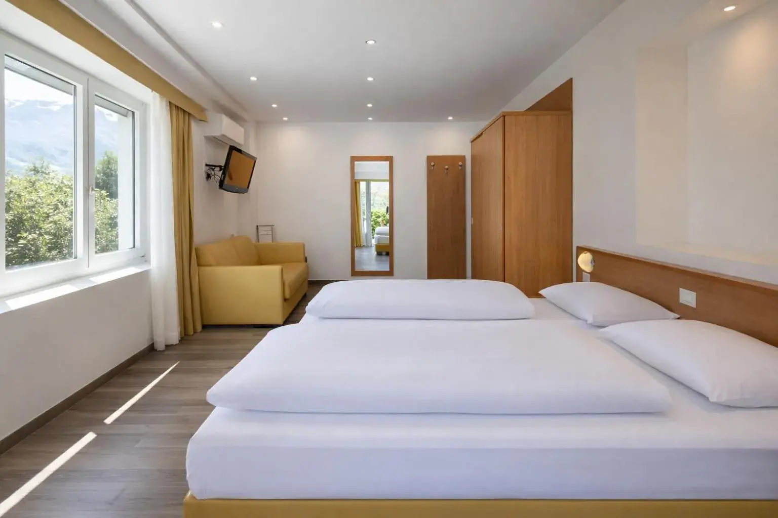 Superior Double Room with garden-view terrace in Hotel Villa Margherita Superior Double Room with garden-view terrace in Hotel Villa Margherita