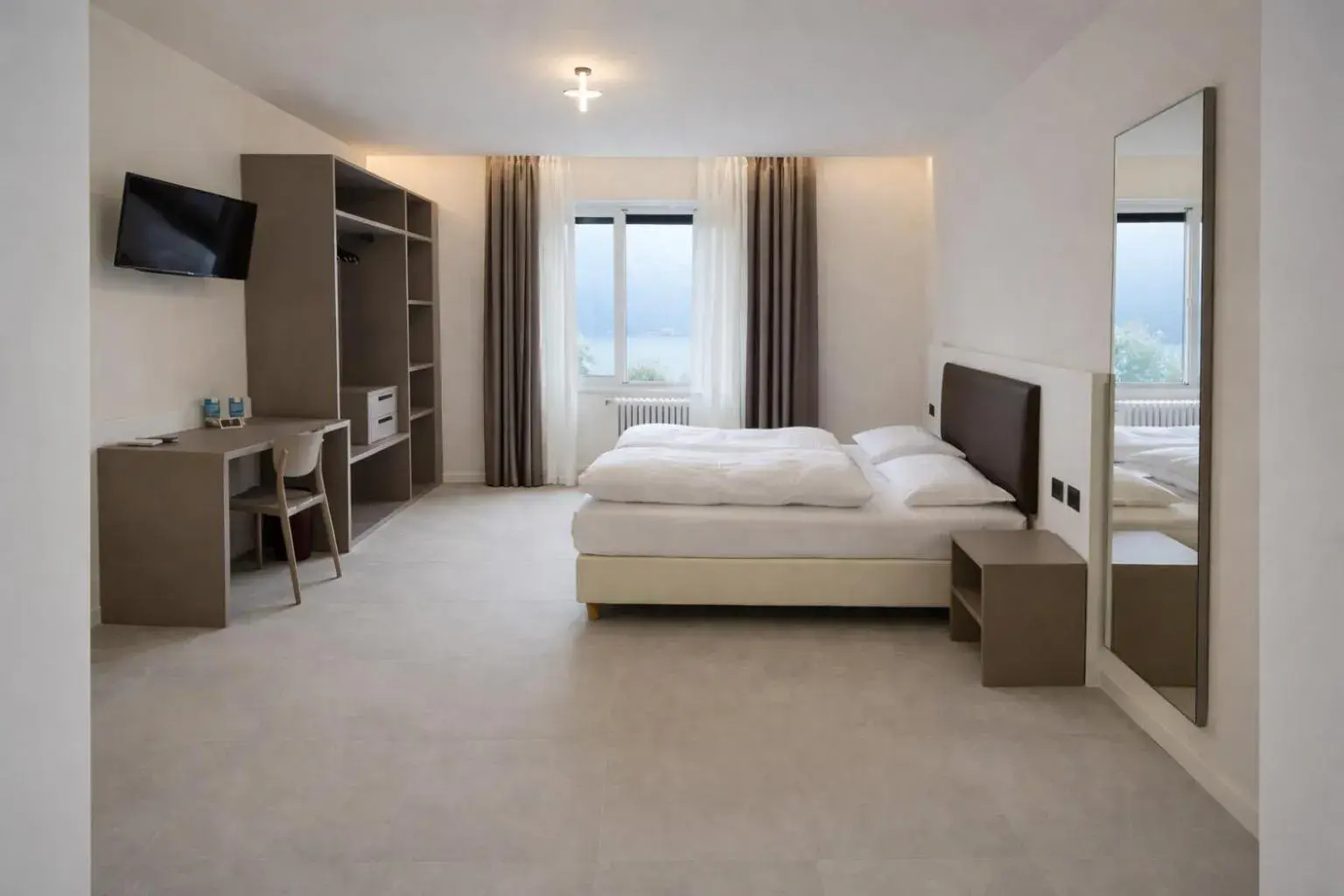 Superior Double Room with Lake View in Hotel Villa Margherita Superior Double Room with Lake View in Hotel Villa Margherita
