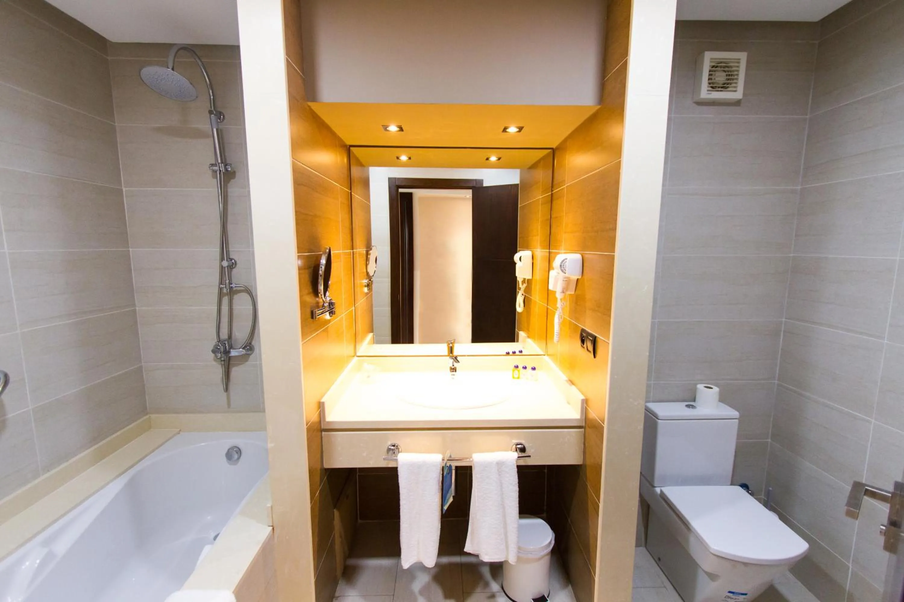 Toilet in Hôtel Tamuda Beach