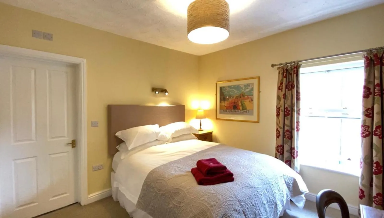 Photo of the whole room, Bed in The Victoria