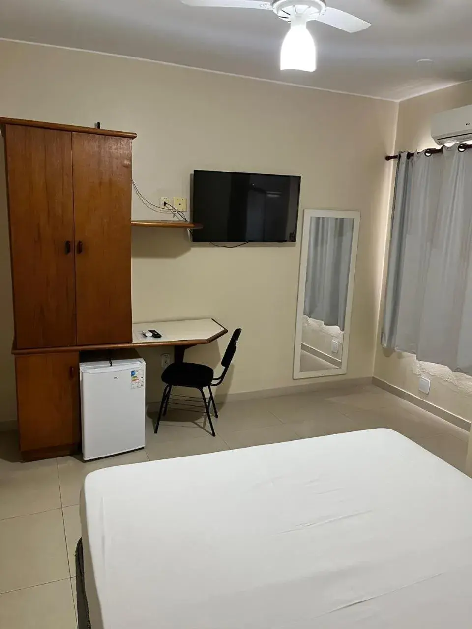 Double Room with Private Bathroom in Hotel Multilar Double Room with Private Bathroom in Hotel Multilar
