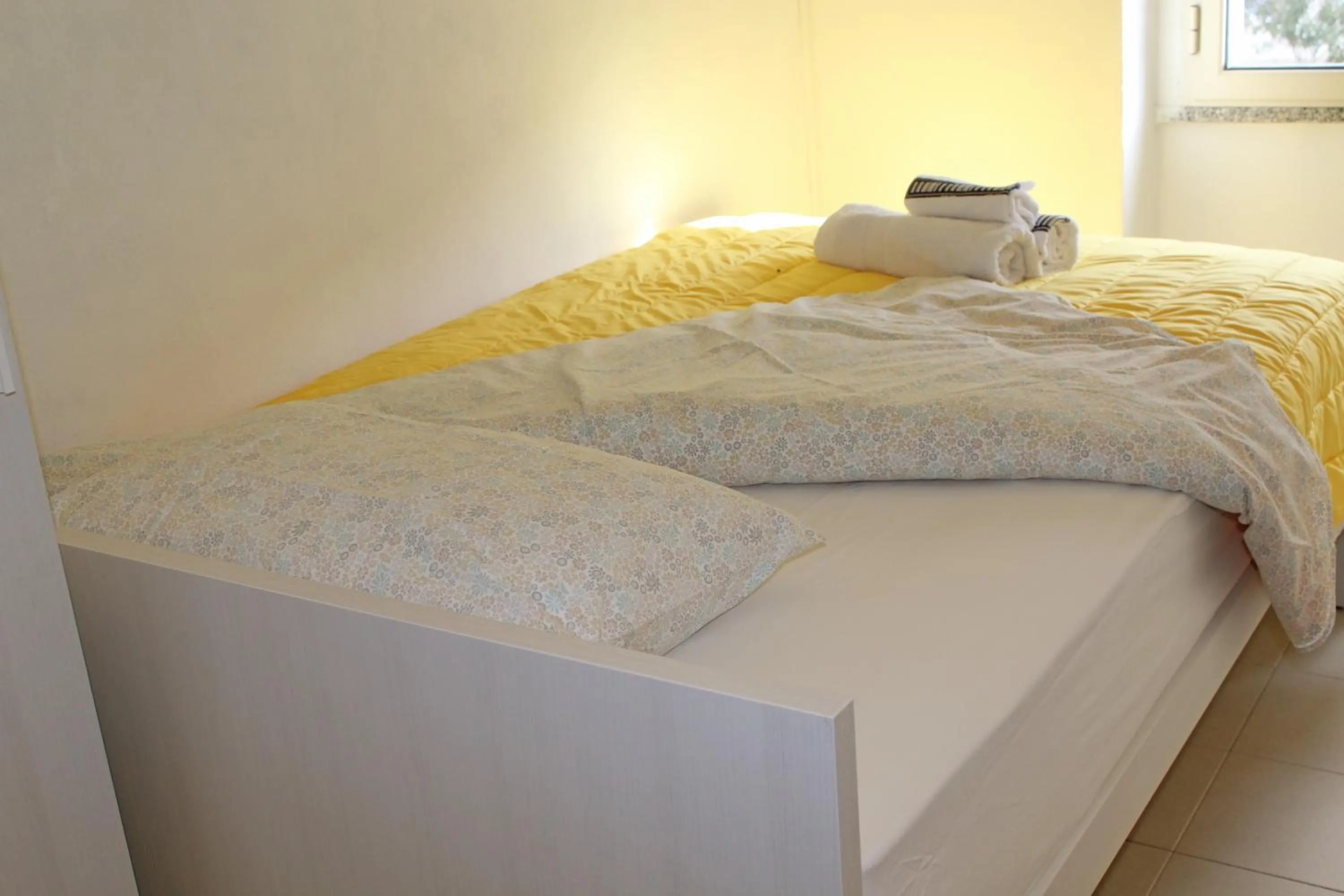 Property building, Bed in Caricia