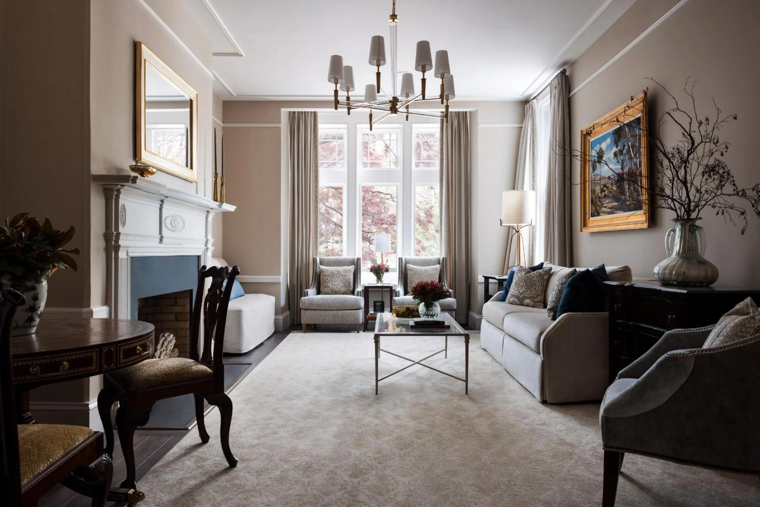 Living room in 86 State Circle - Luxury Boutique Hotel