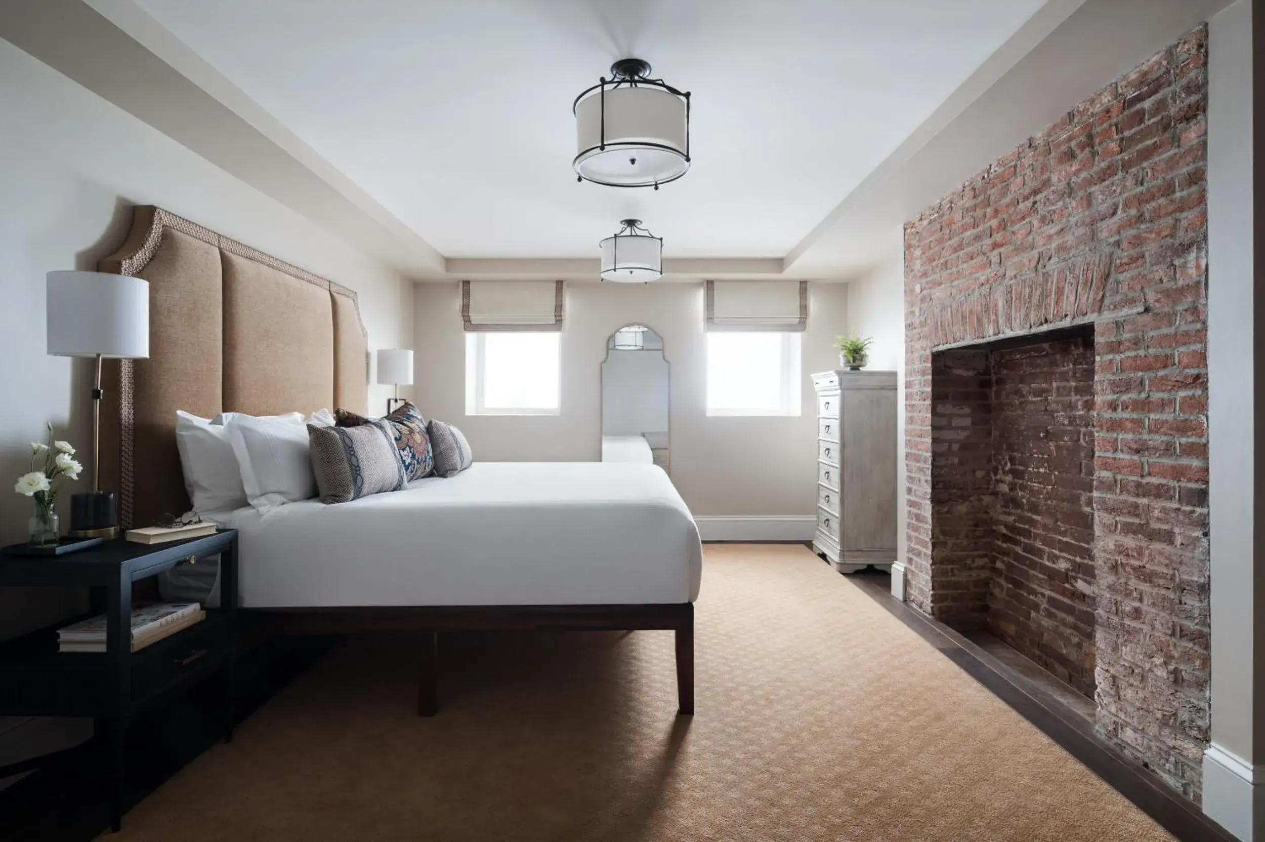 Standard King Room in 86 State Circle - Luxury Boutique Hotel Standard King Room in 86 State Circle - Luxury Boutique Hotel