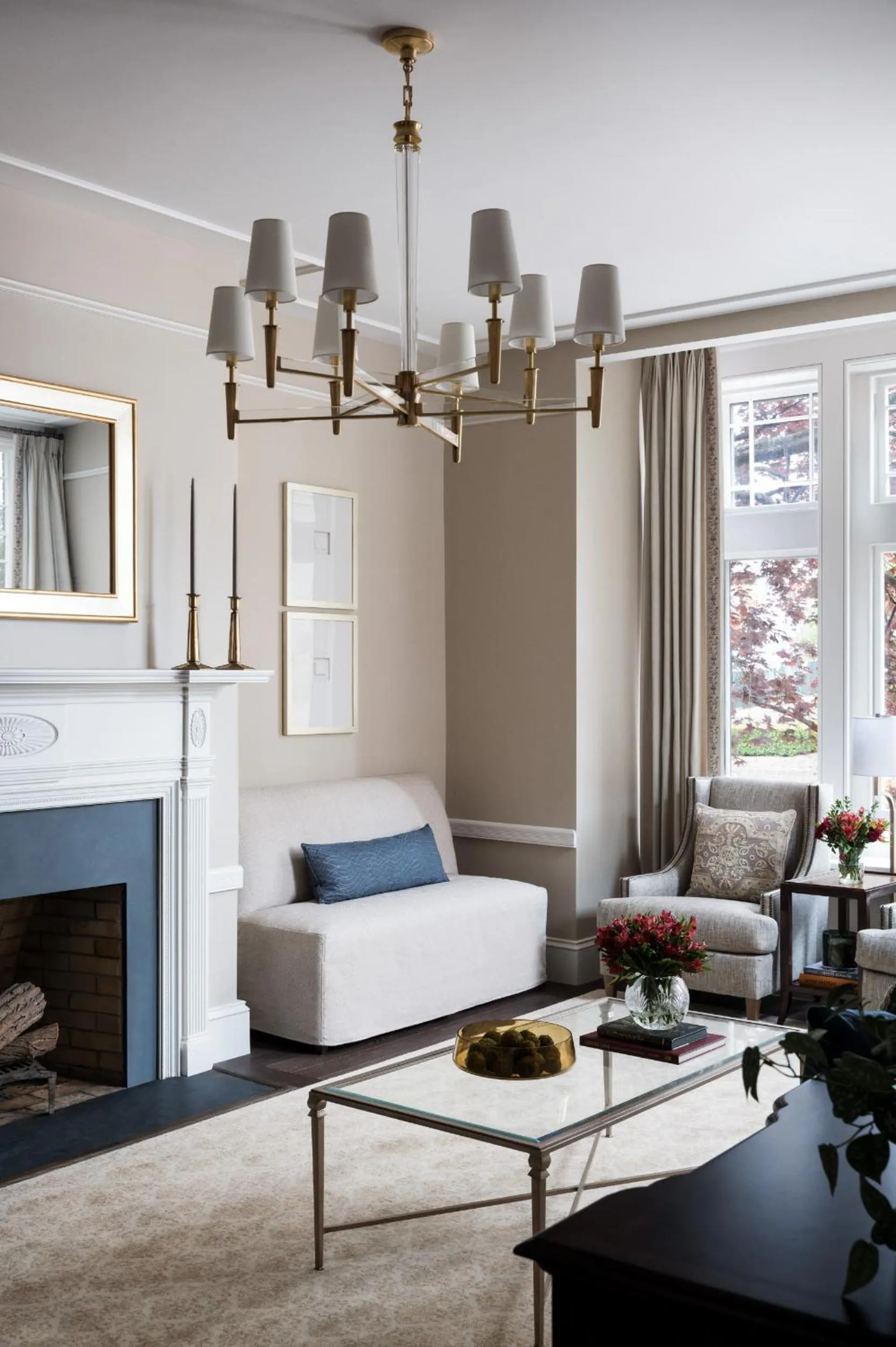 Living room in 86 State Circle - Luxury Boutique Hotel