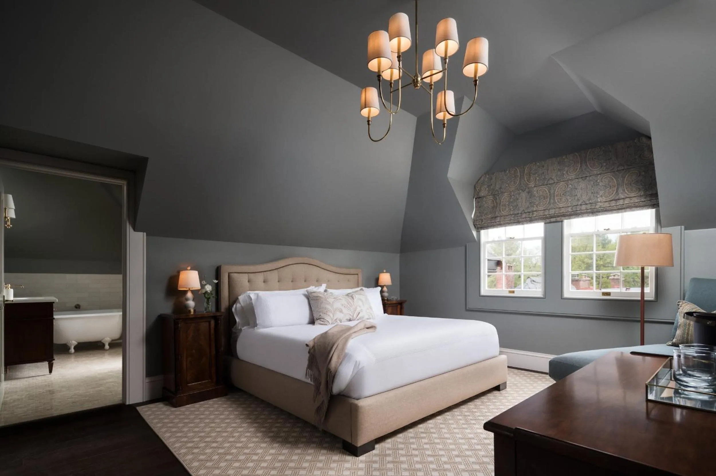 Bedroom, Bed in 86 State Circle - Luxury Boutique Hotel