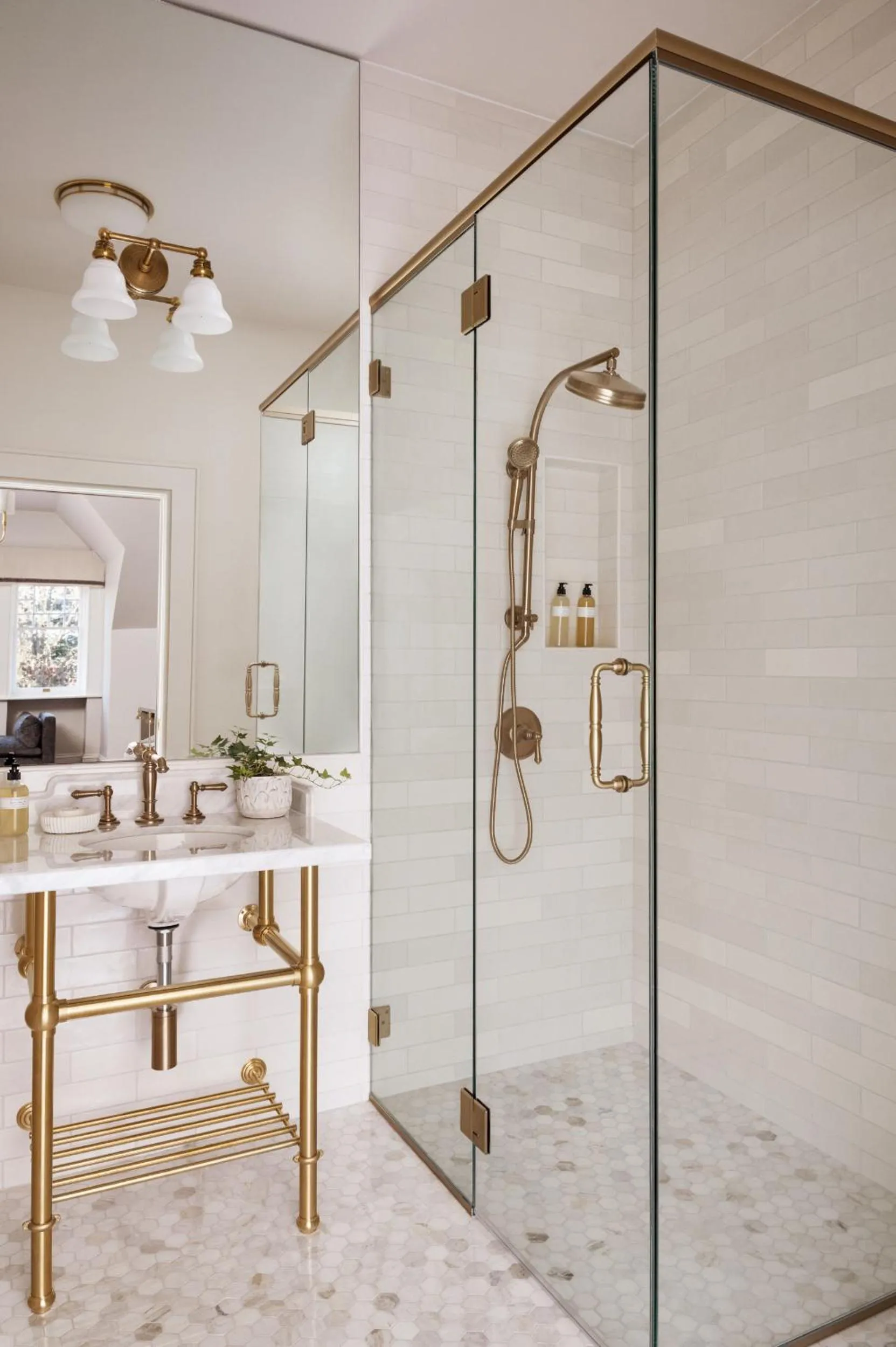 Shower in 86 State Circle - Luxury Boutique Hotel