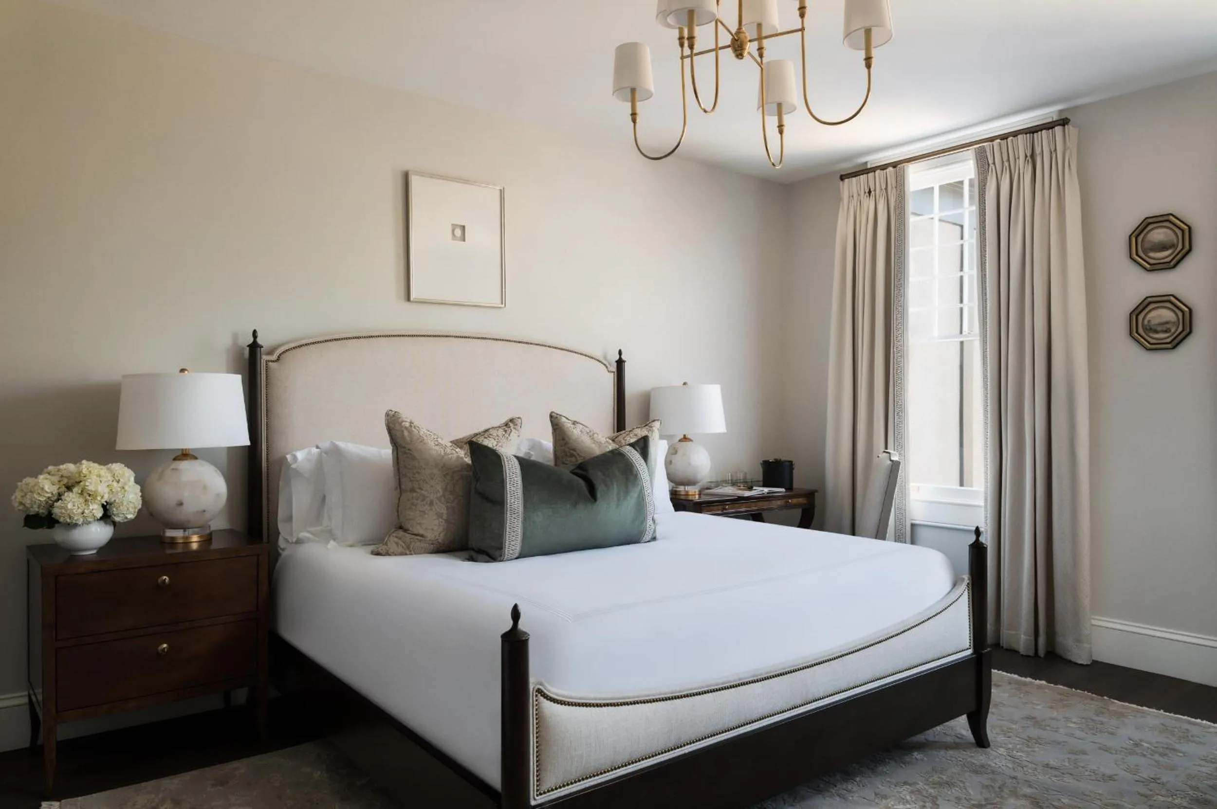 Bed in 86 State Circle - Luxury Boutique Hotel
