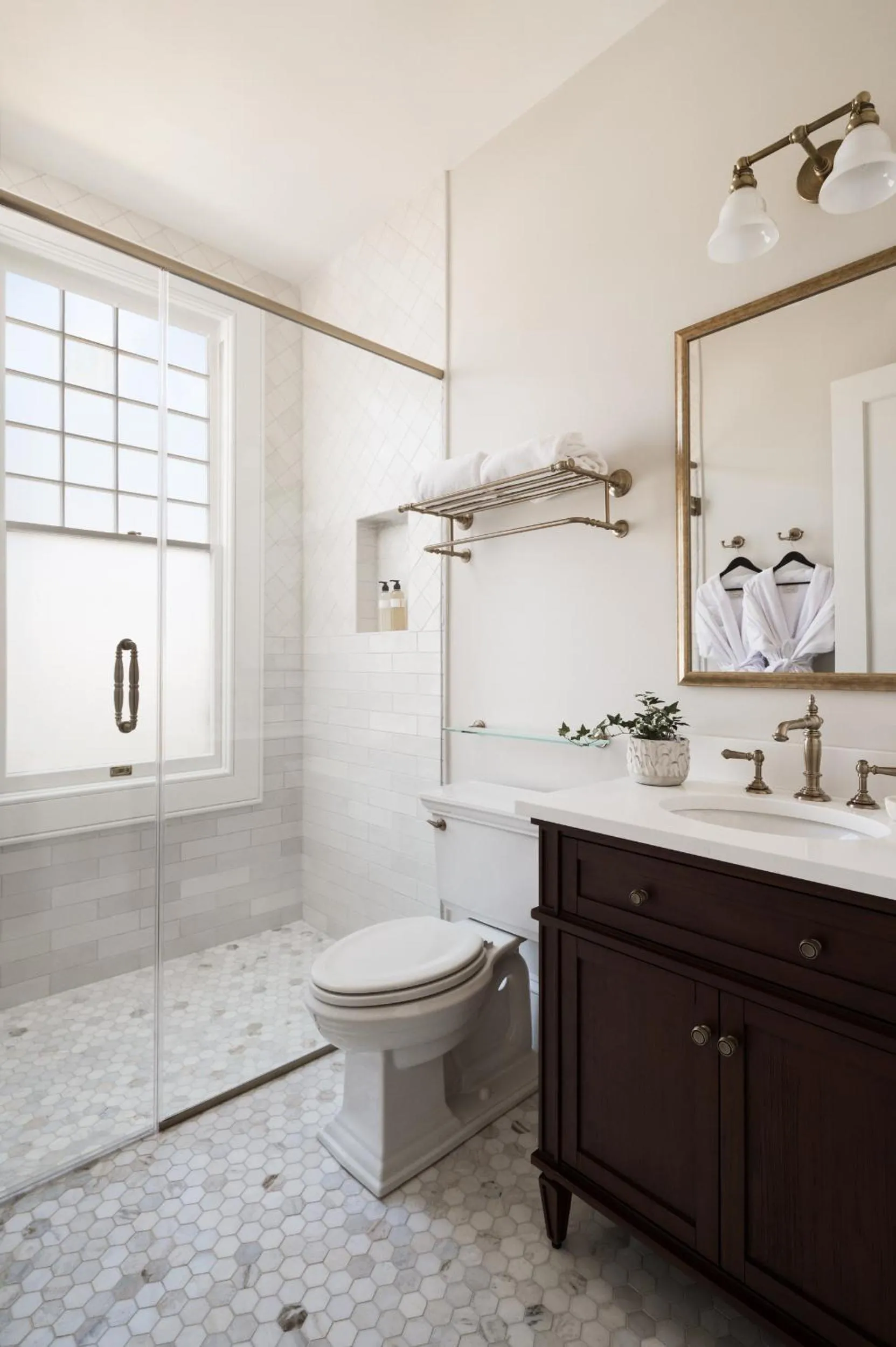 Shower in 86 State Circle - Luxury Boutique Hotel