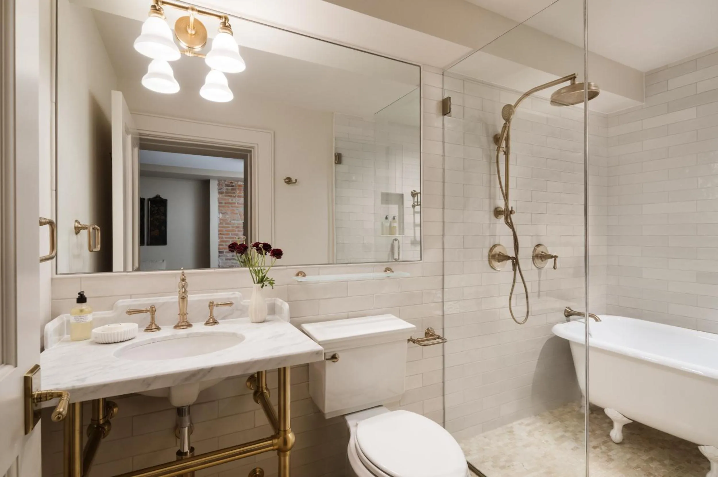 Bathroom in 86 State Circle - Luxury Boutique Hotel