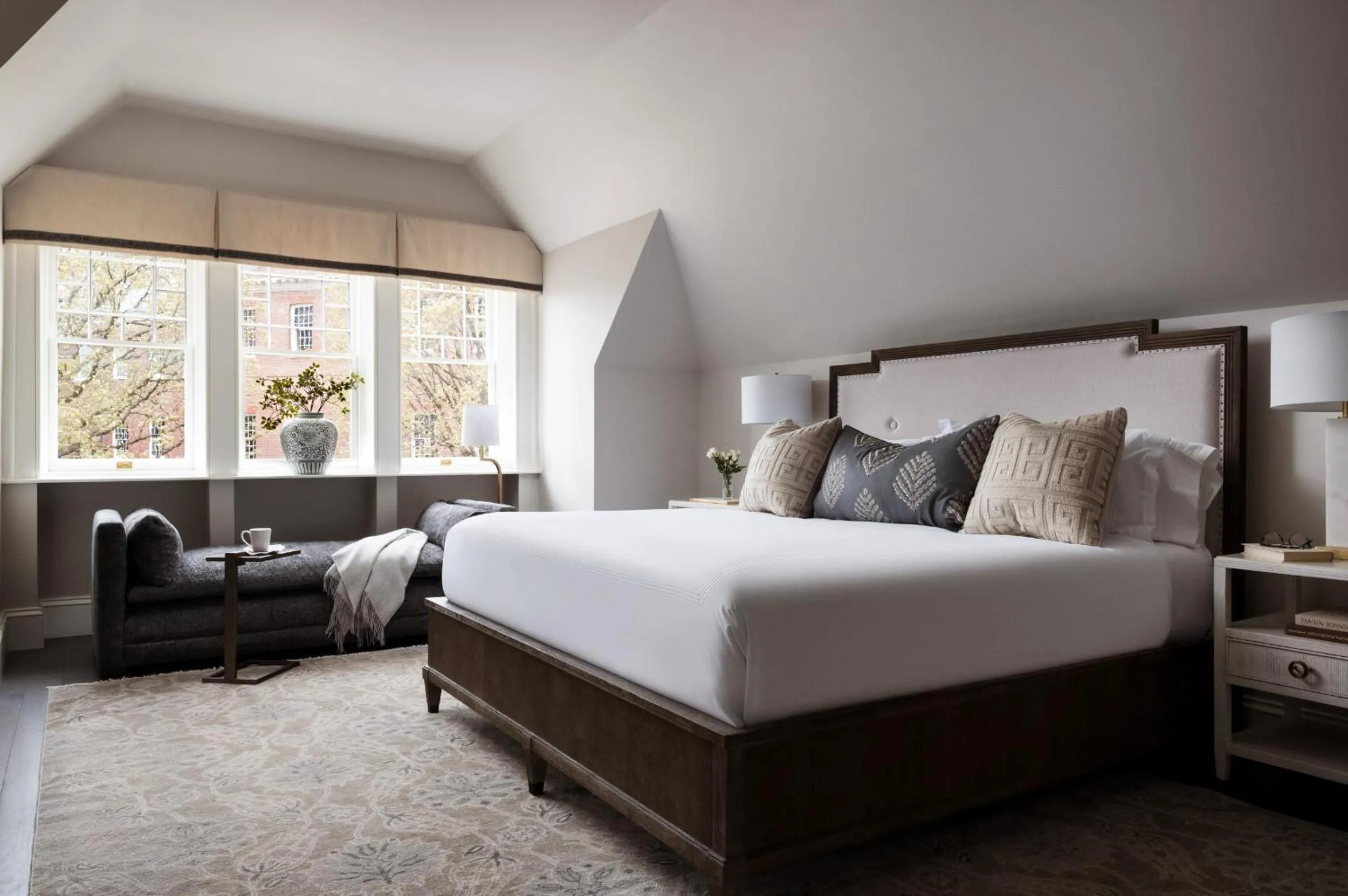 Bedroom, Bed in 86 State Circle - Luxury Boutique Hotel