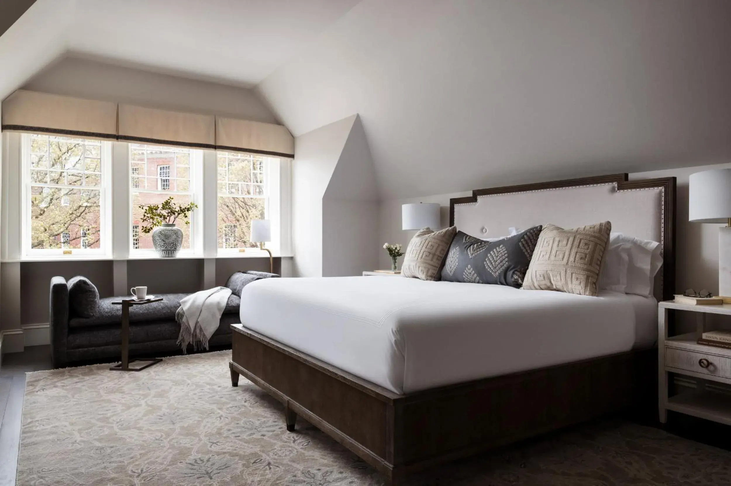 Deluxe King Room in 86 State Circle - Luxury Boutique Hotel Deluxe King Room in 86 State Circle - Luxury Boutique Hotel