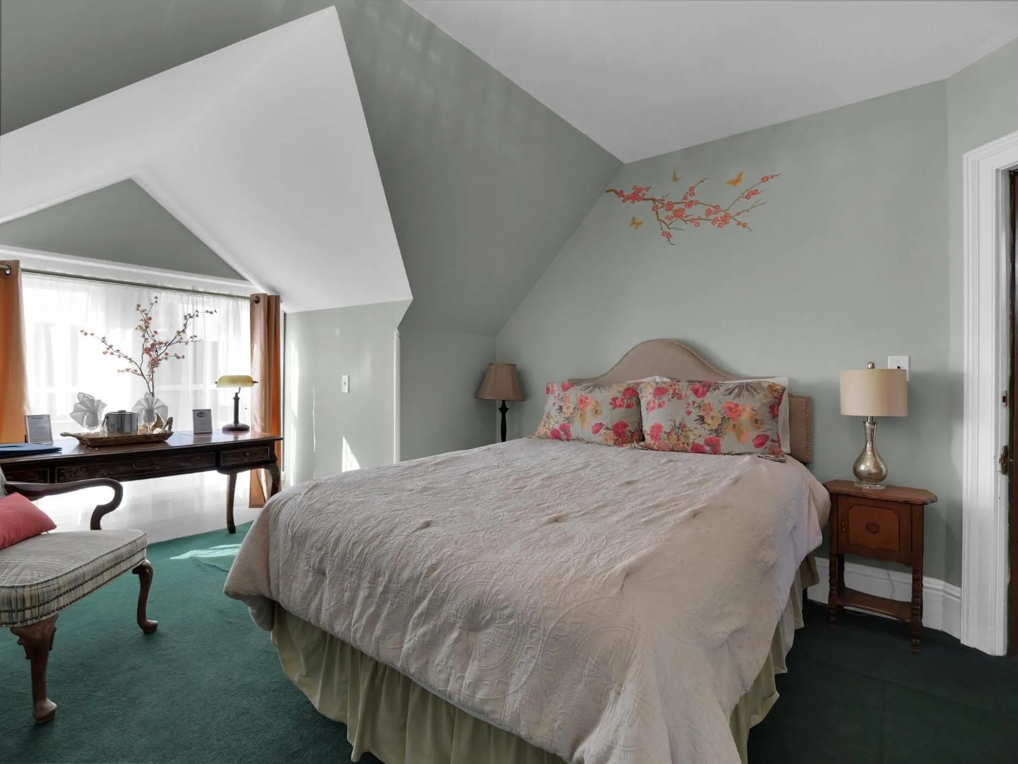 Deluxe Queen Room in Old Library Inn - Historic Olean NY