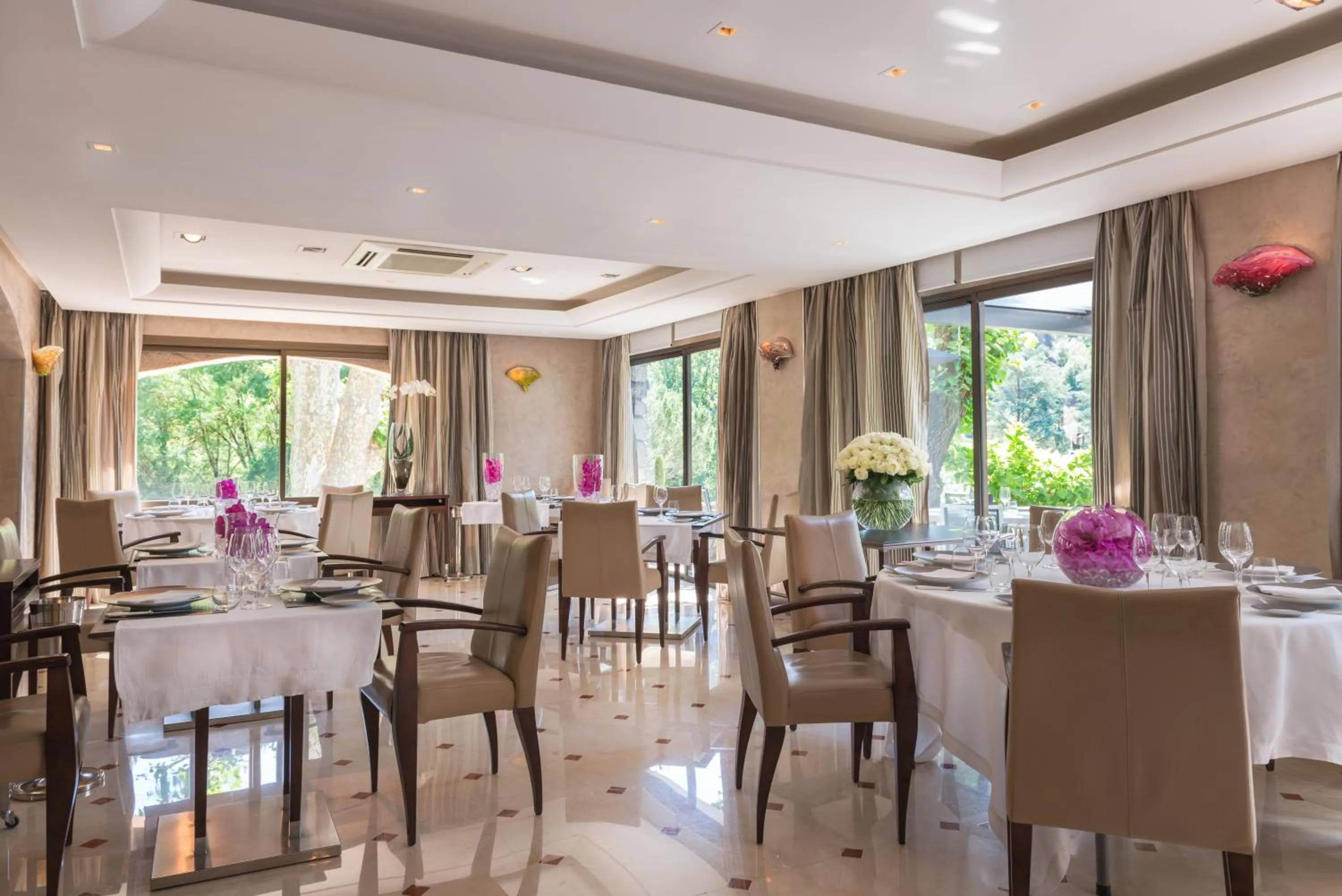 Restaurant/places to eat in Hostellerie Les Gorges De Pennafort