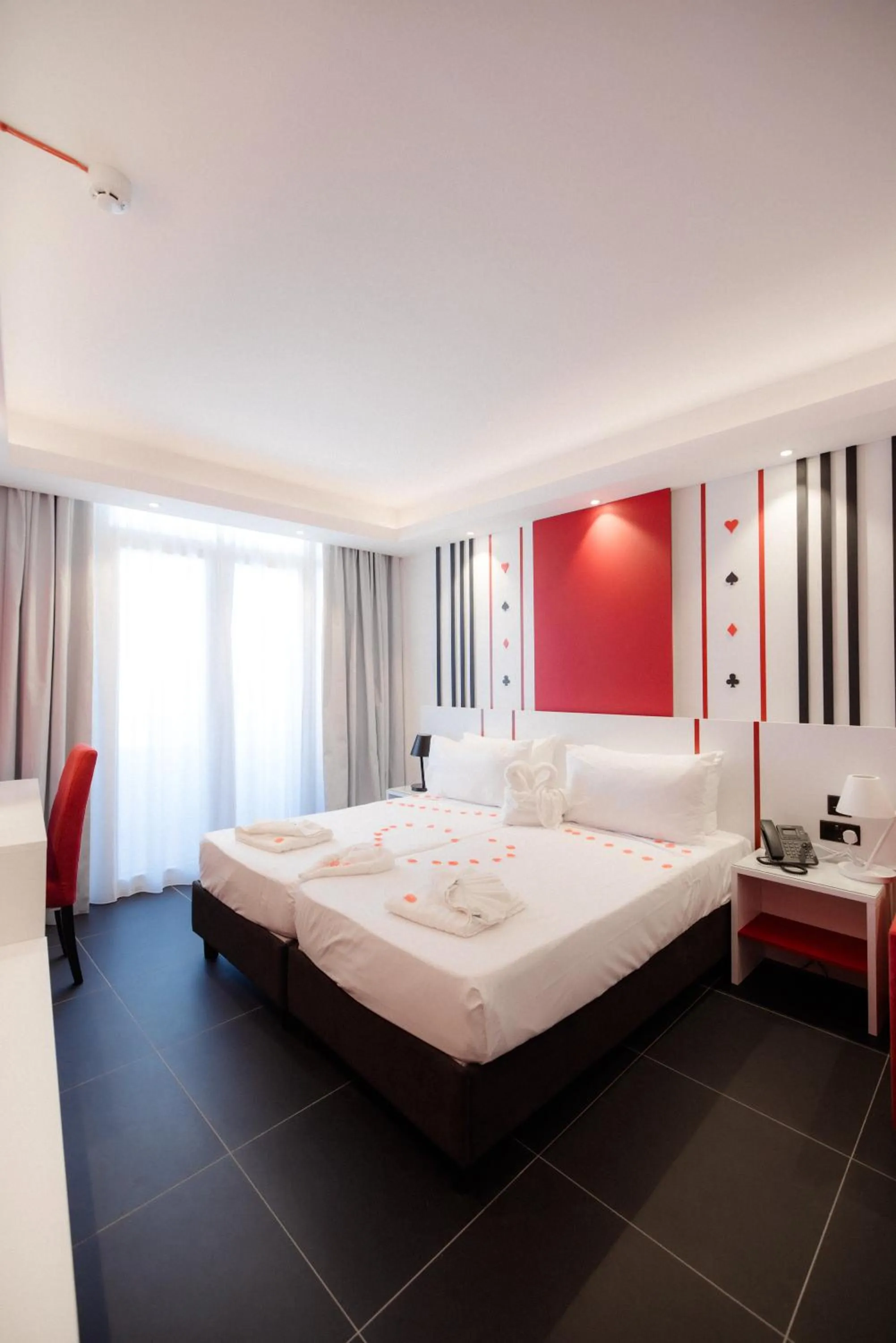 Photo of the whole room, Bed in Vegas Resort