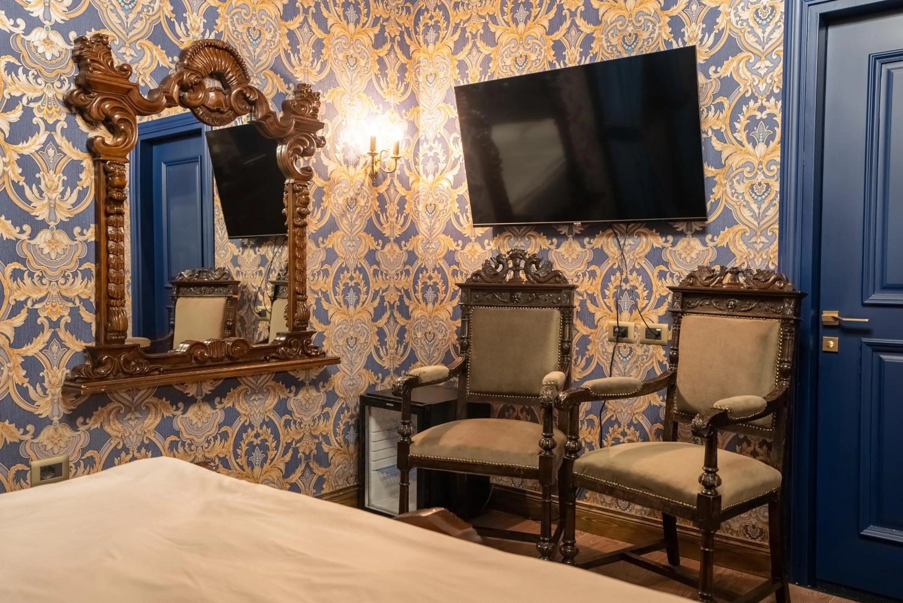 Seating area, Bed in Castle Boutique Hotel