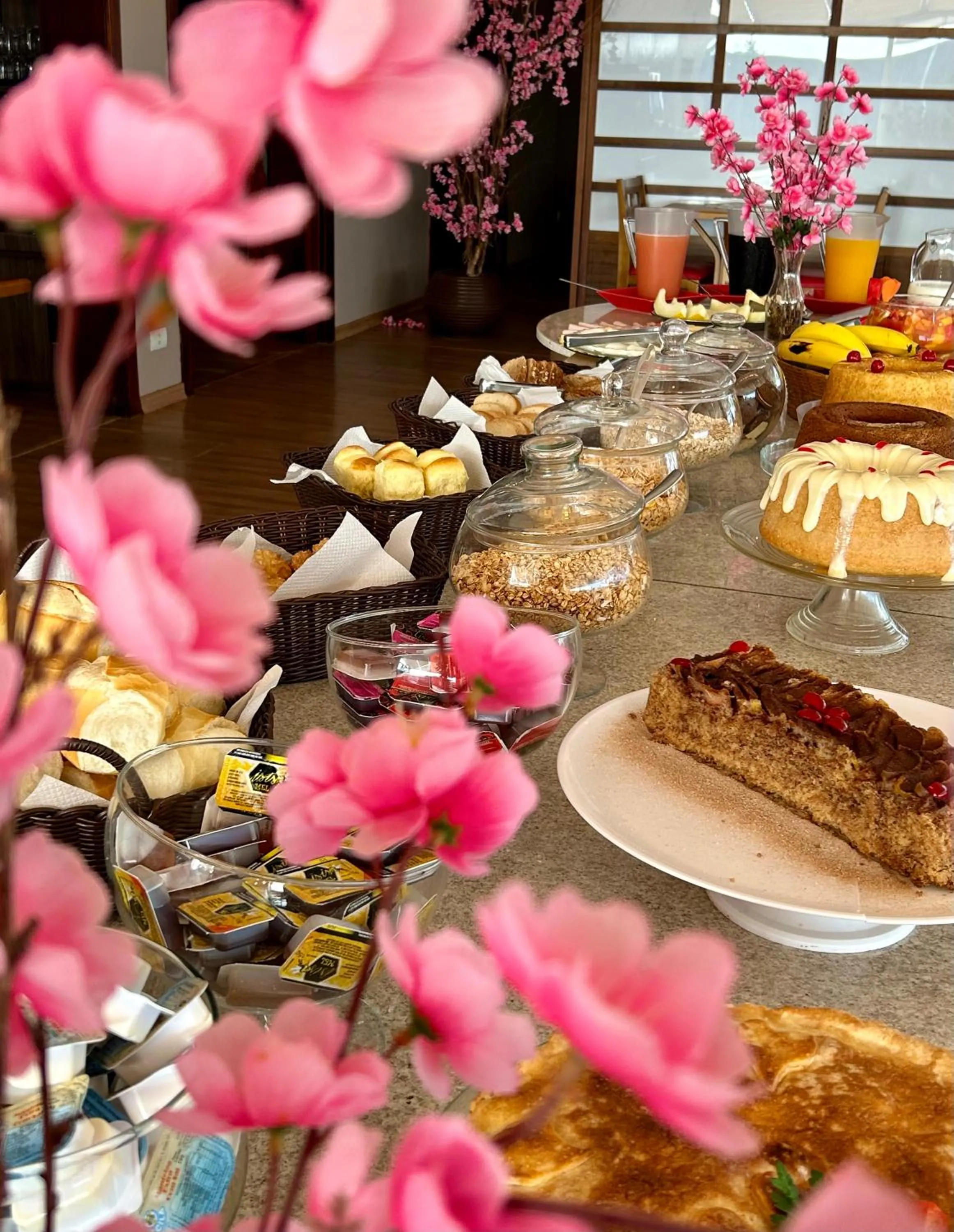 Breakfast in Matsubara Pousada