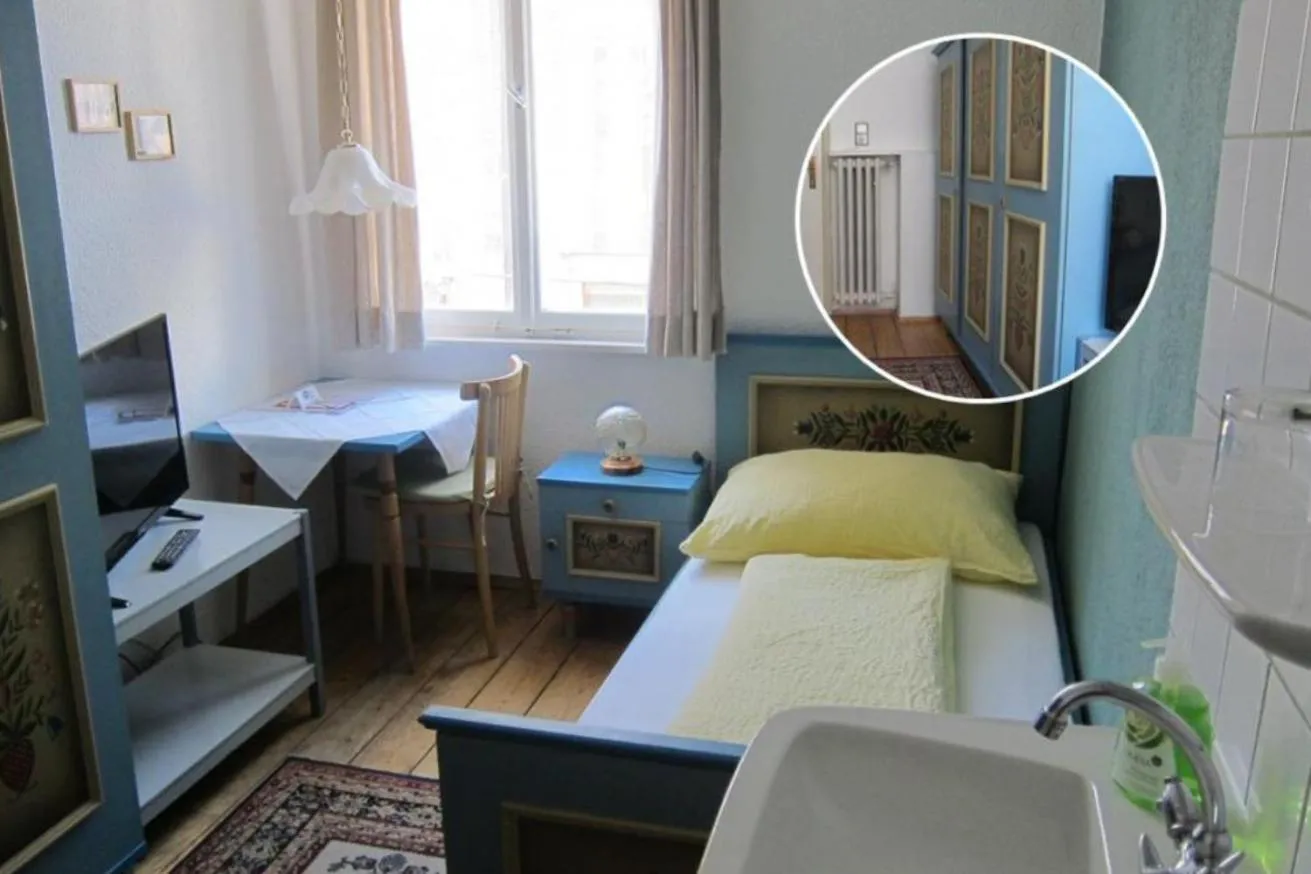 Single Room with Shared Shower and Toilet in Pension Sonne Bed