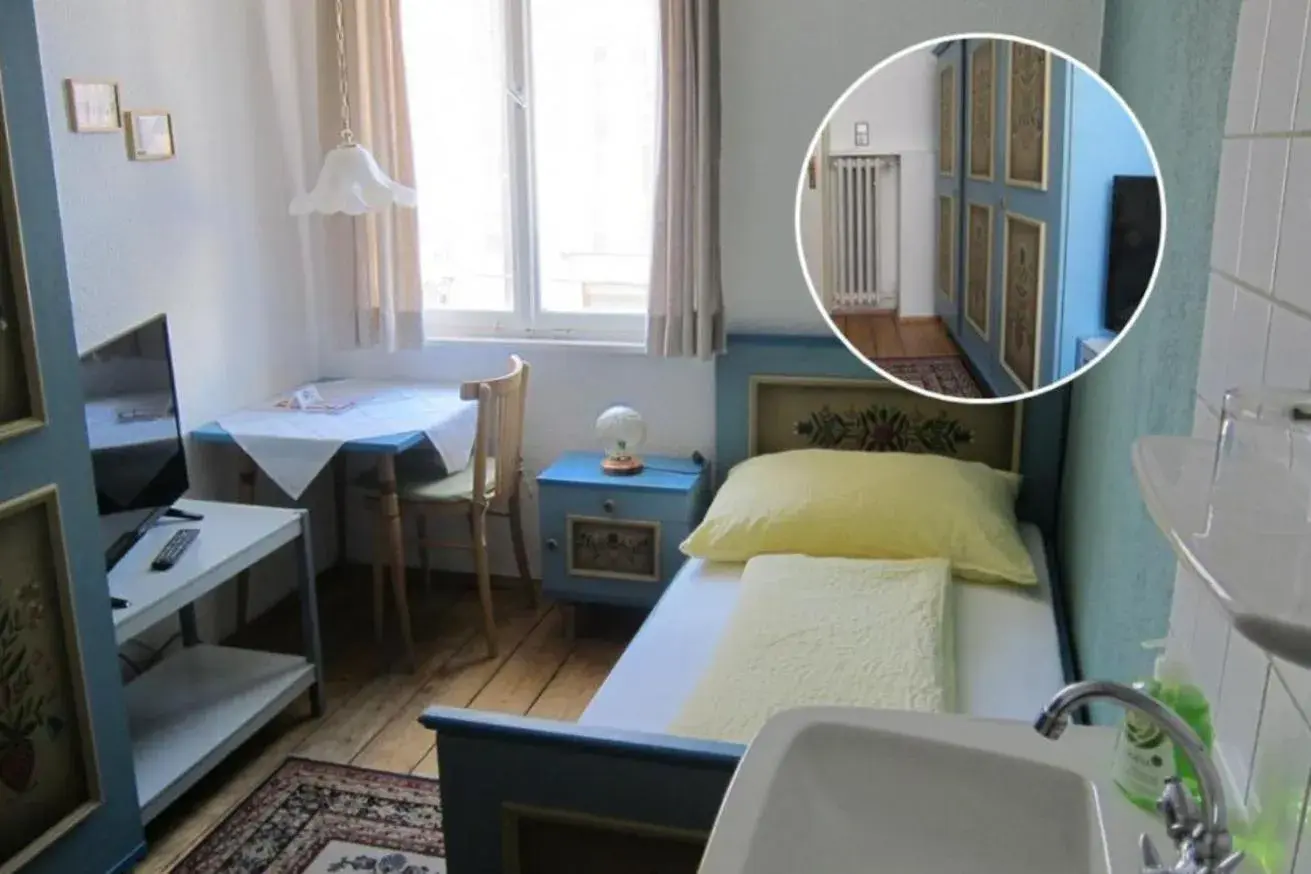 Single Room with Shared Shower and Toilet in Pension Sonne Bed Single Room with Shared Shower and Toilet in Pension Sonne Bed