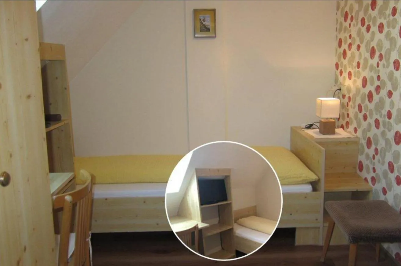 Single Room with Private Bathroom in Pension Sonne Bed