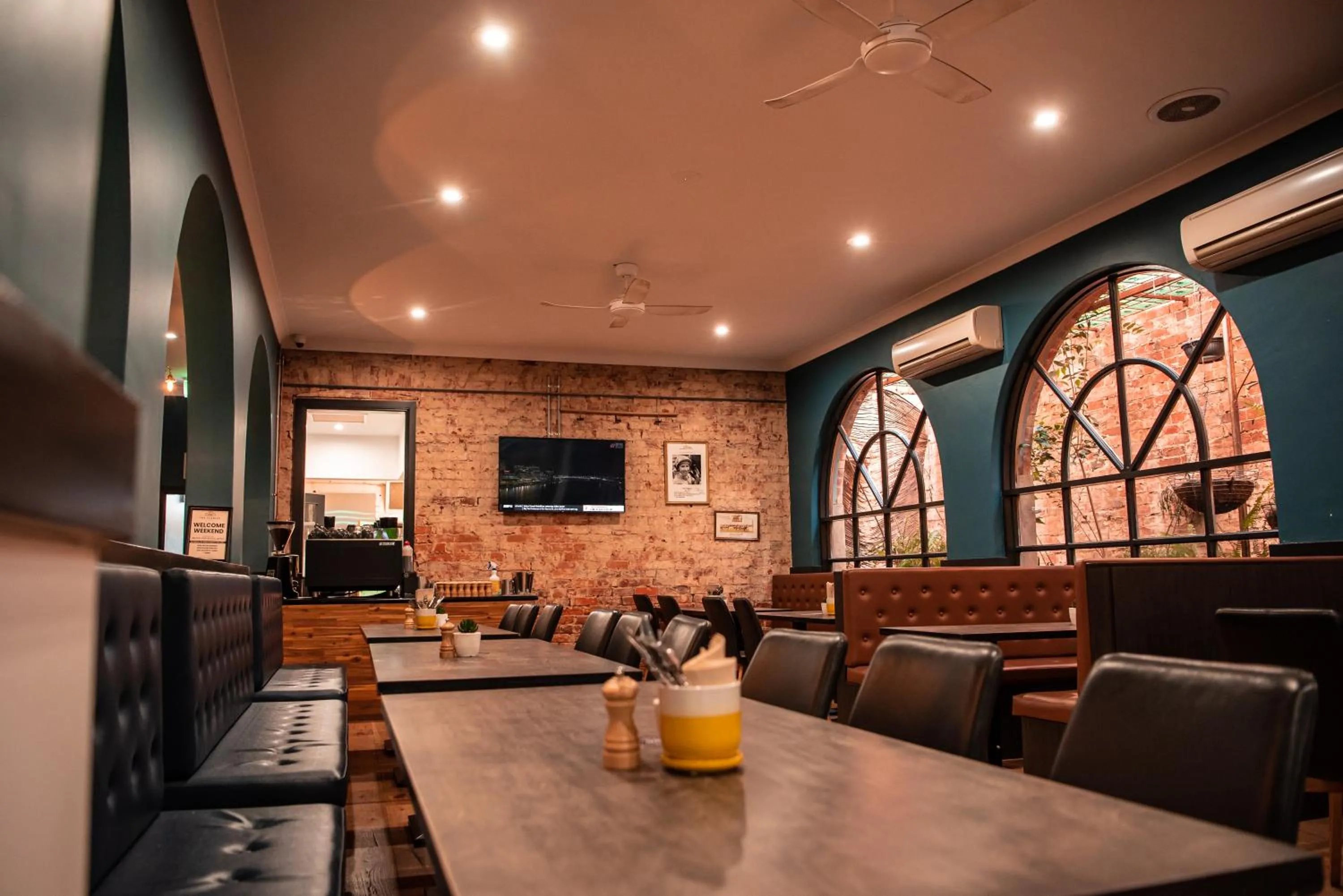 Restaurant/places to eat in Terminus Hotel Yarrawonga
