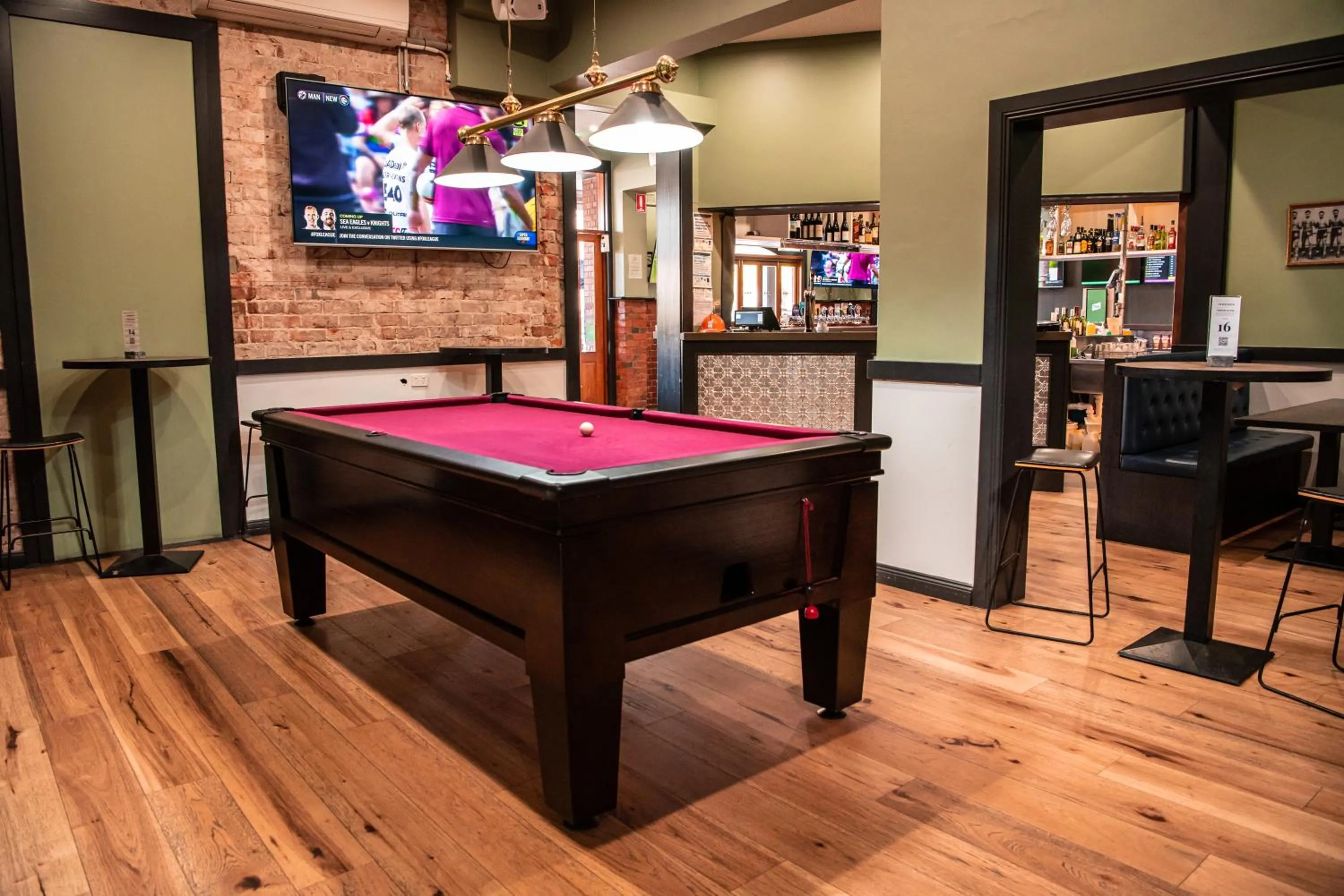 Lounge or bar in Terminus Hotel Yarrawonga