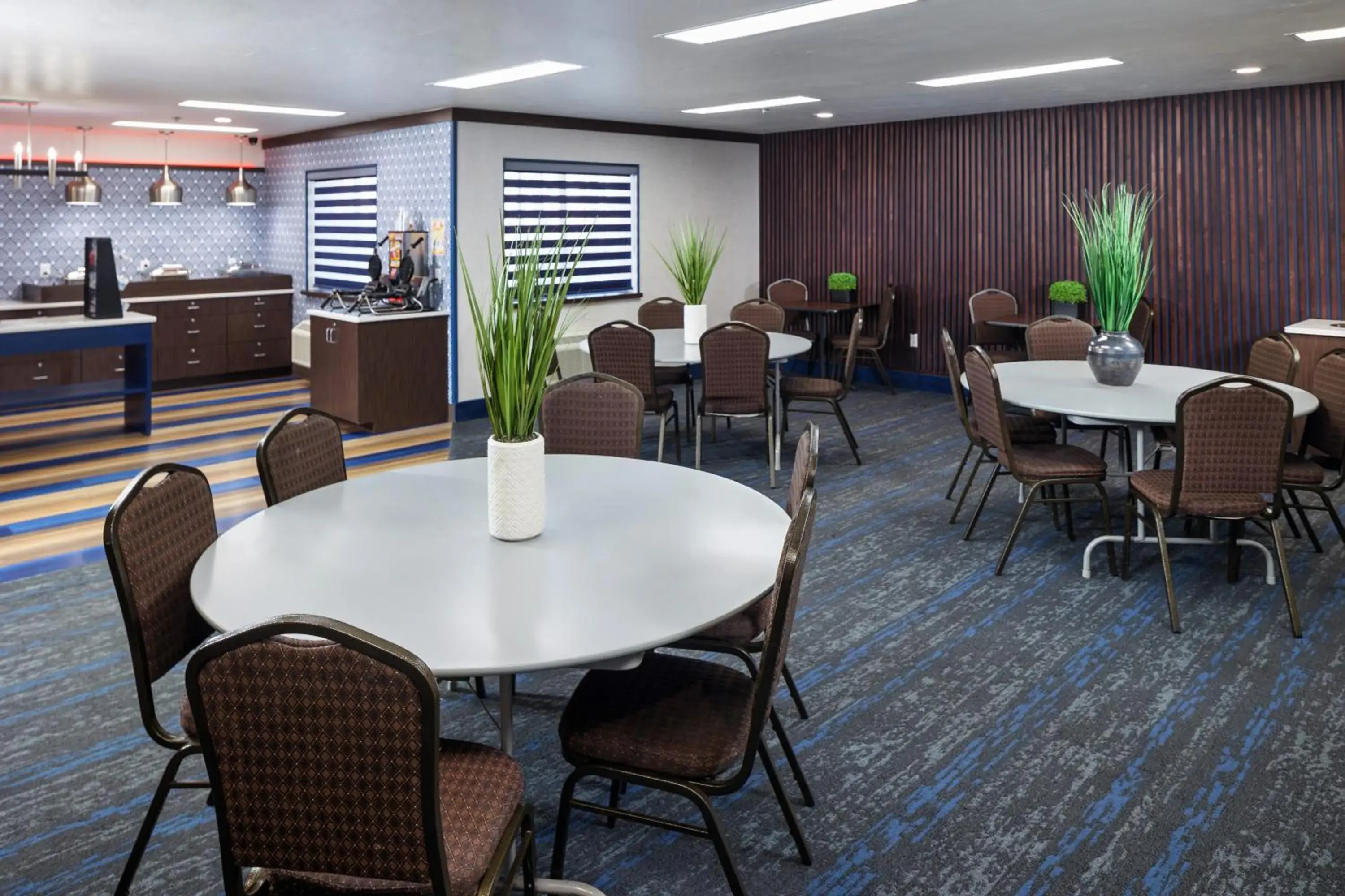 Breakfast in Hotel J Green Bay Breakfast in Hotel J Green Bay