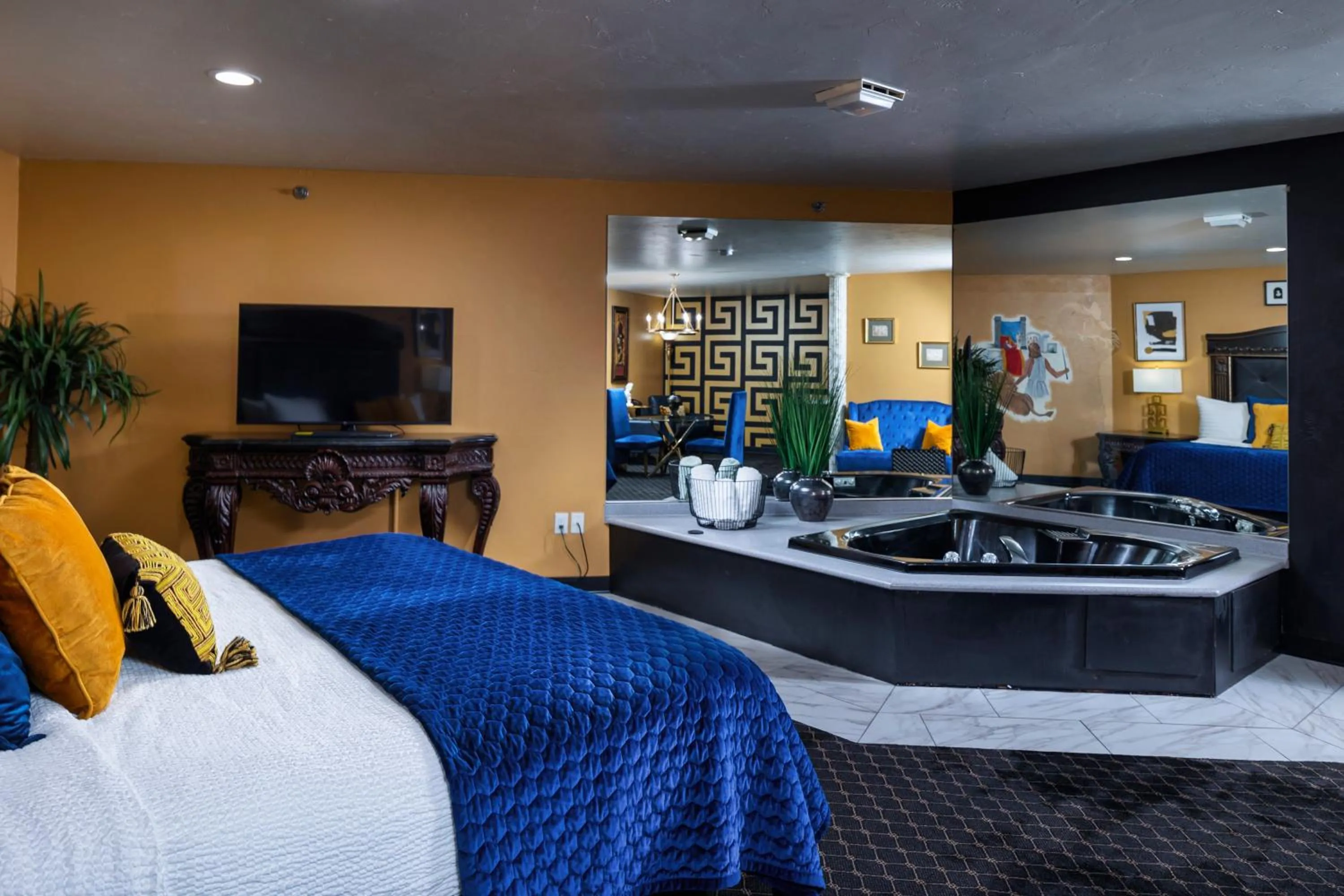 Bed in Hotel J Green Bay