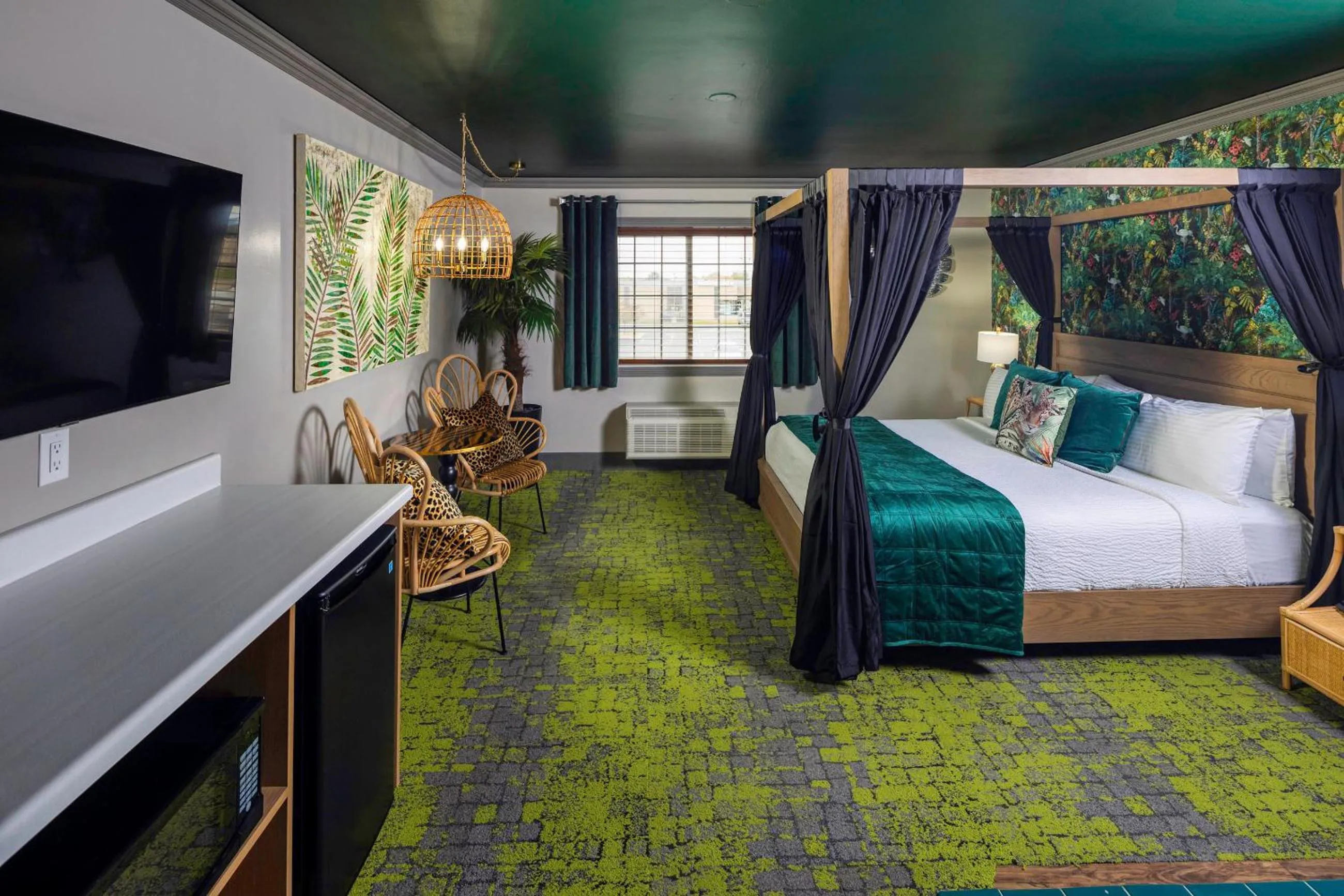 Bed in Hotel J Green Bay