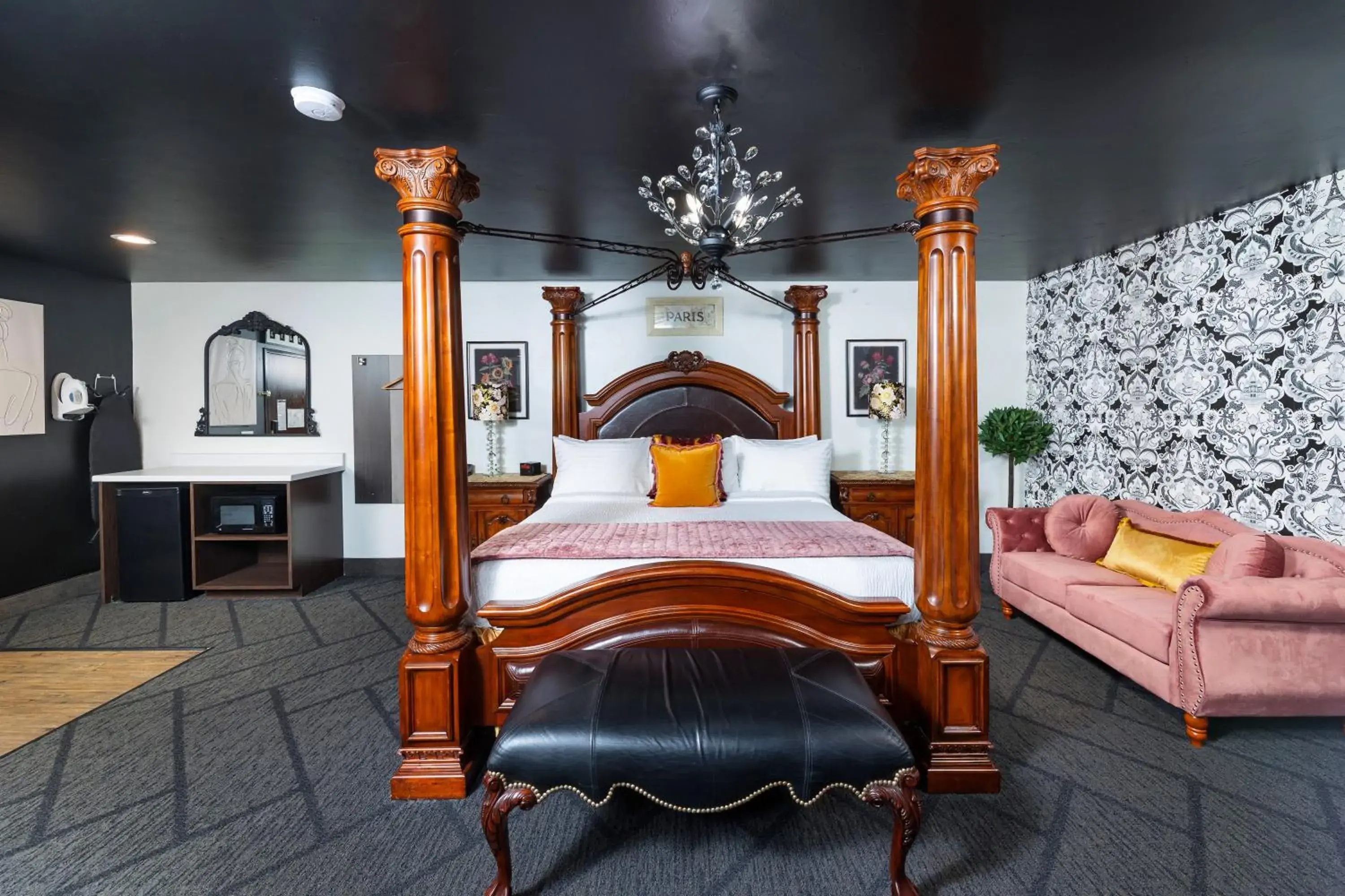 Bed in Hotel J Green Bay Bed in Hotel J Green Bay