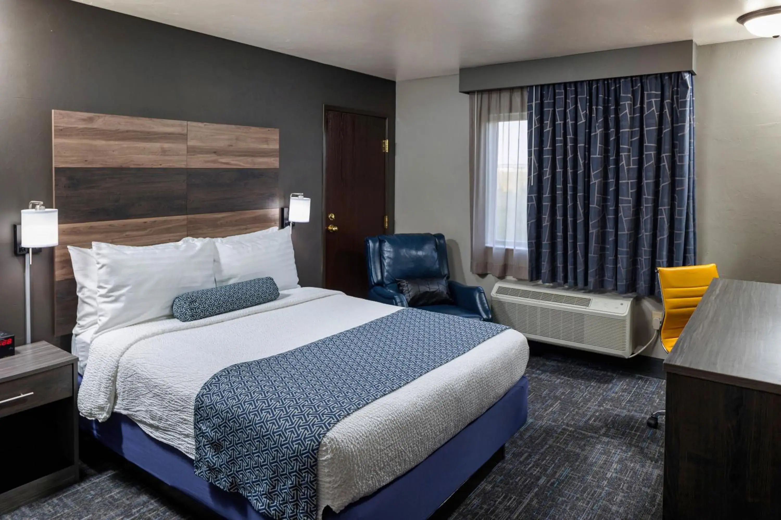 Bedroom, Bed in Hotel J Green Bay Bedroom, Bed in Hotel J Green Bay