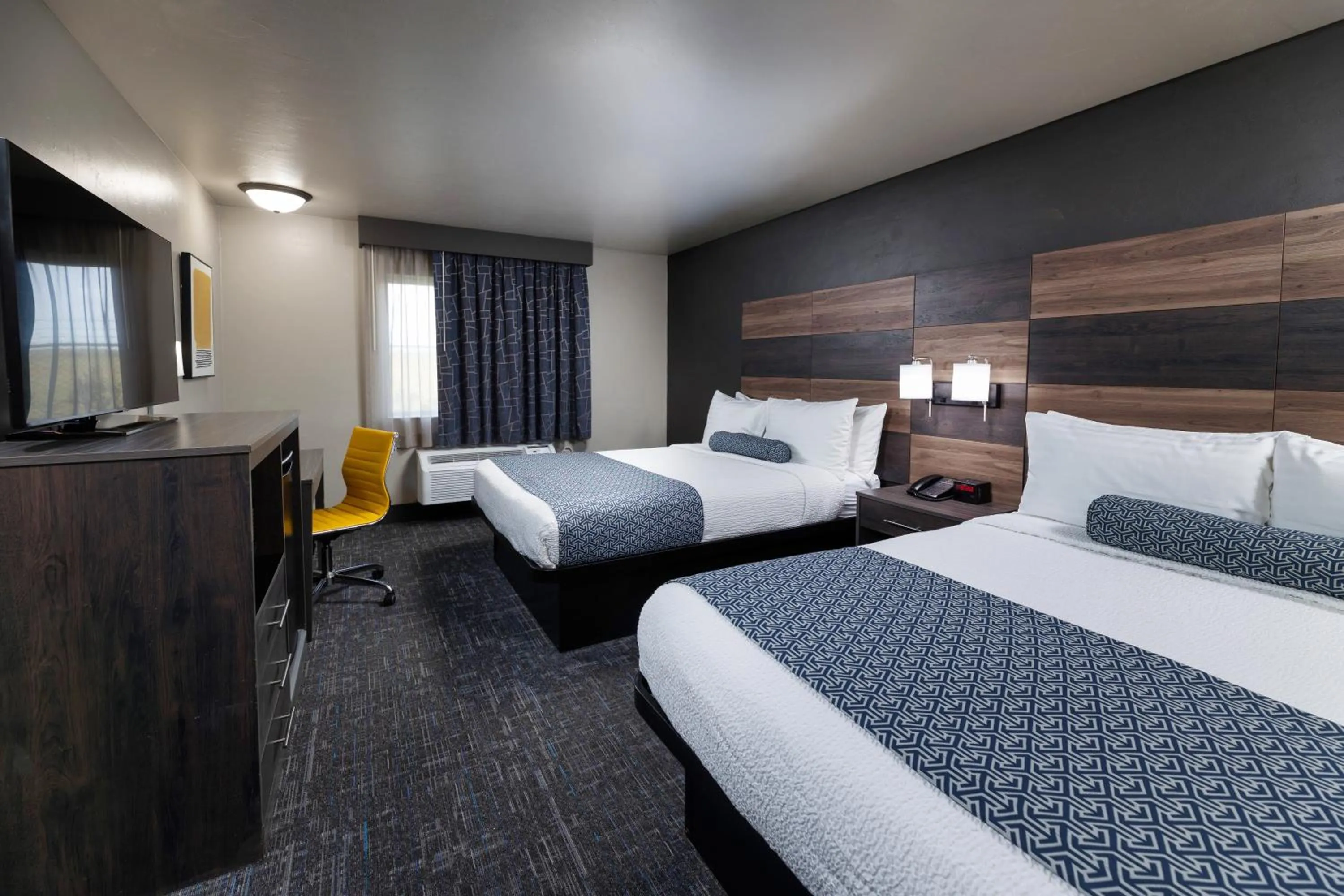 Bedroom, Bed in Hotel J Green Bay