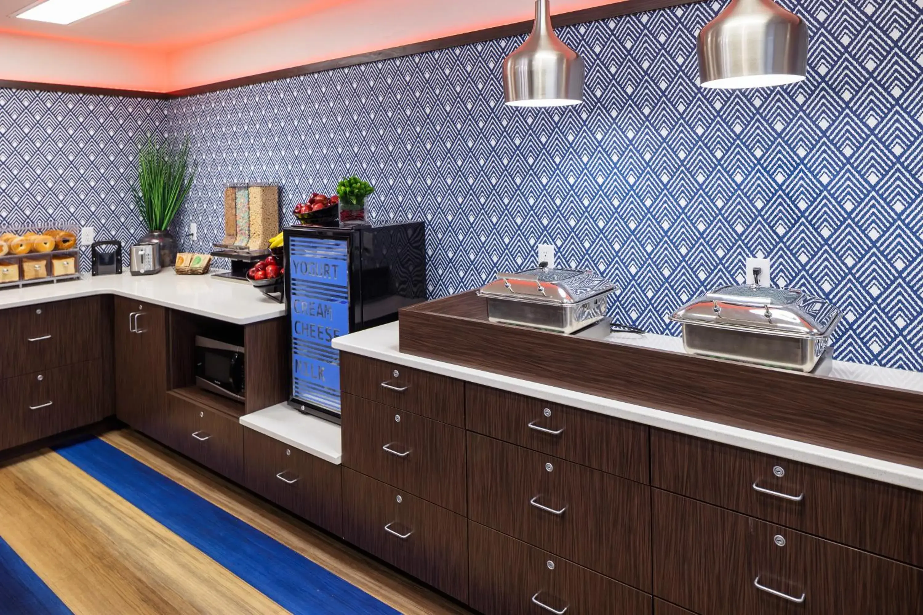 Breakfast in Hotel J Green Bay Breakfast in Hotel J Green Bay