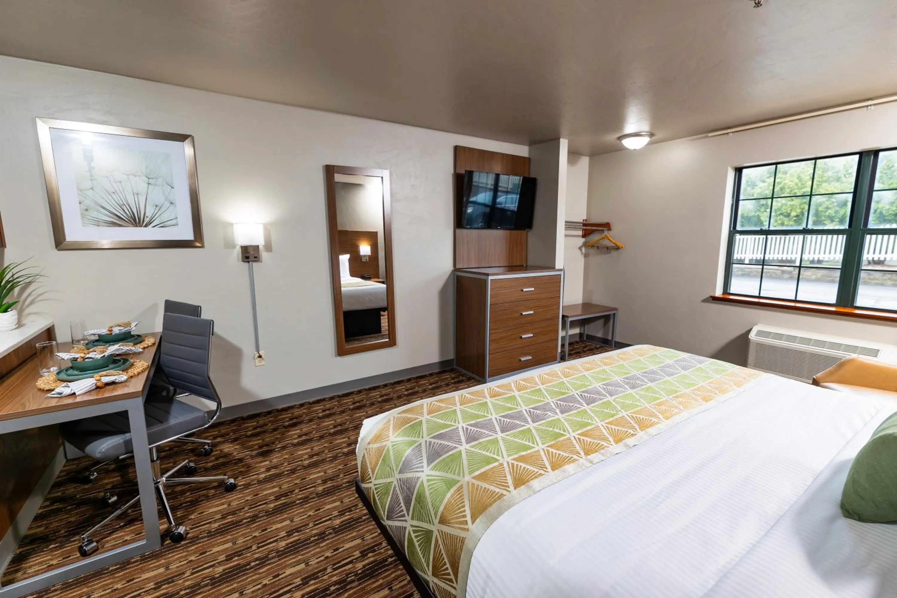 Guests, Bed in Extended Stay Airport