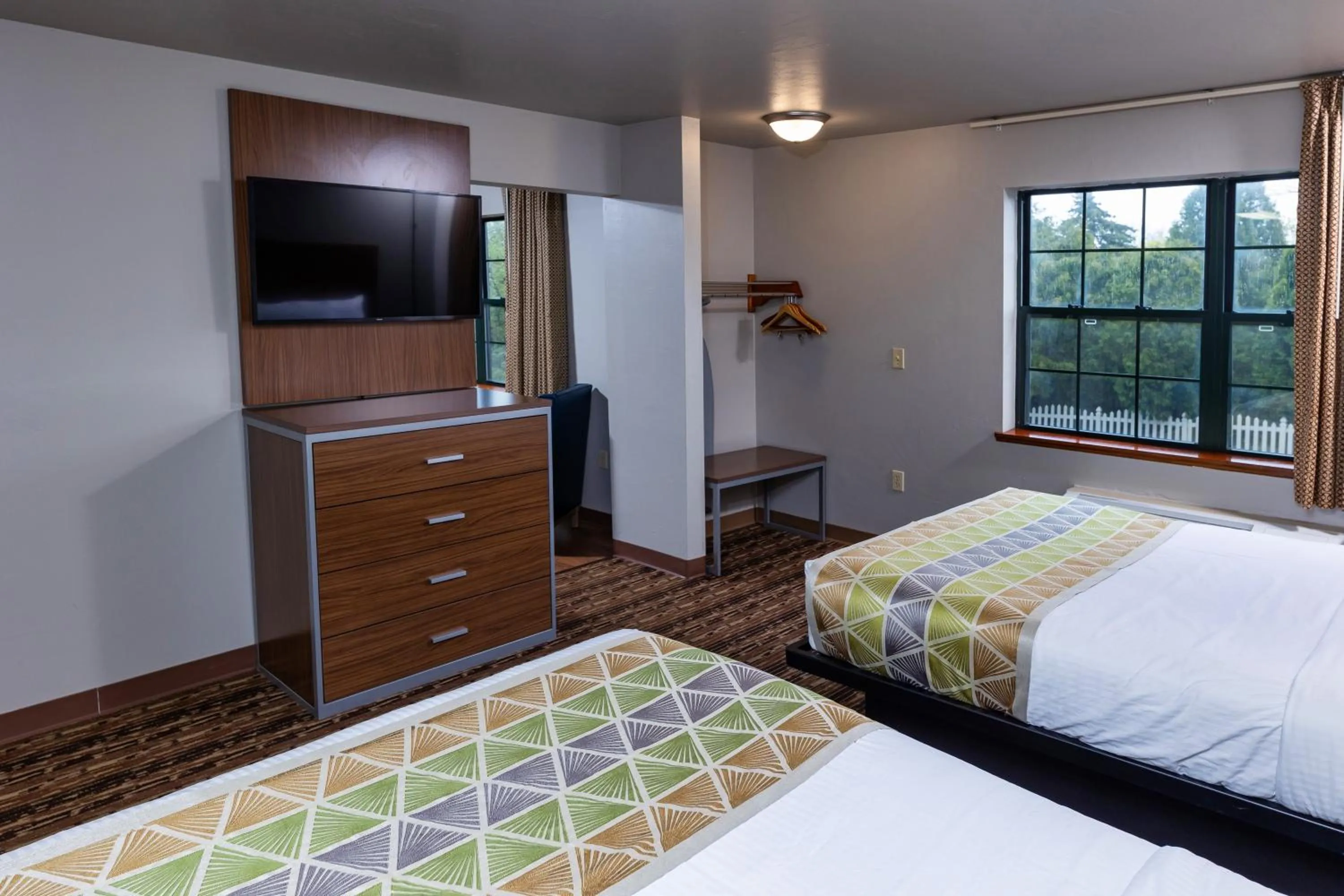 Guests, Bed in Extended Stay Airport